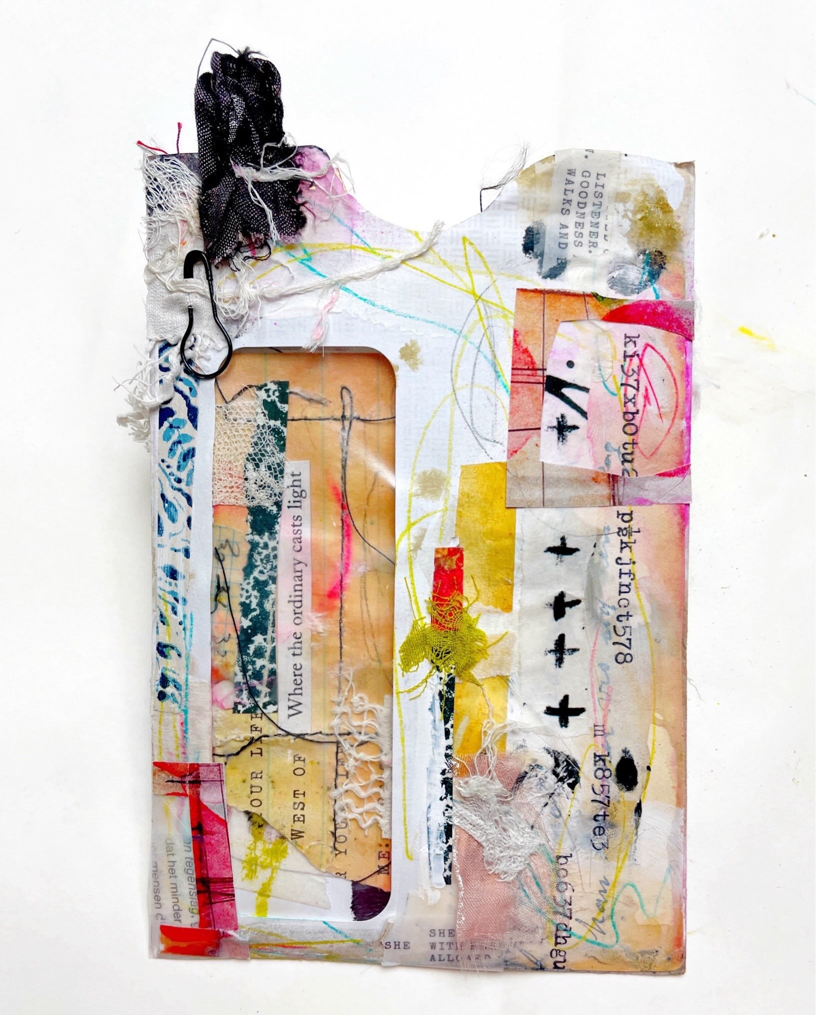 Zines need little pouches to make them feel all cozy! ✂️🩷 Created with a  security envelope.

*****

Handmade mixed media art zine pouch layered with collage, painted papers, mark making, stitching, and collected bits.