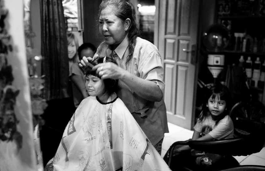  Kamila at Tante Rambut Merah's salon 