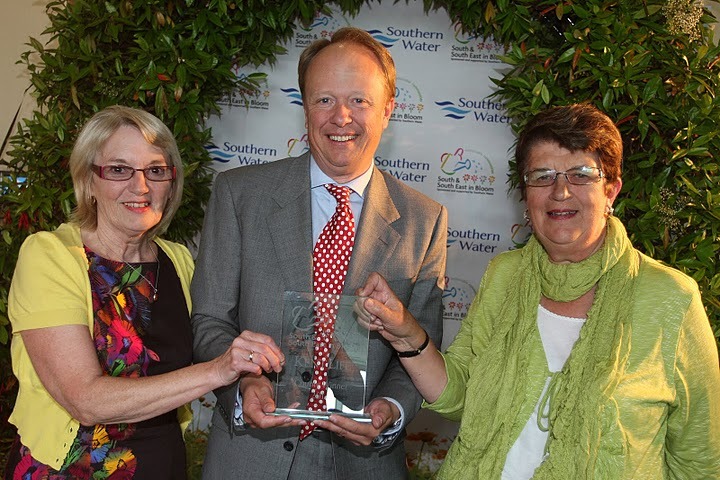hbib kent life award fontwell park 2011.jpg