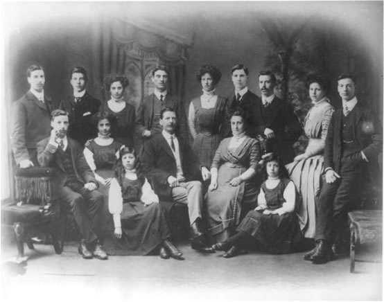 Robert Jnr. and Martha Anderson (formerly Williams) and their family