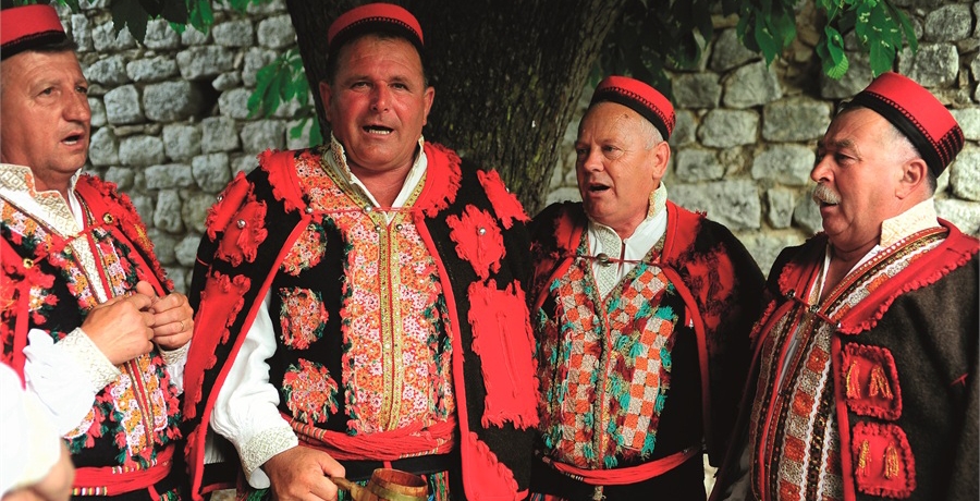 Ojkanje singing.jpg