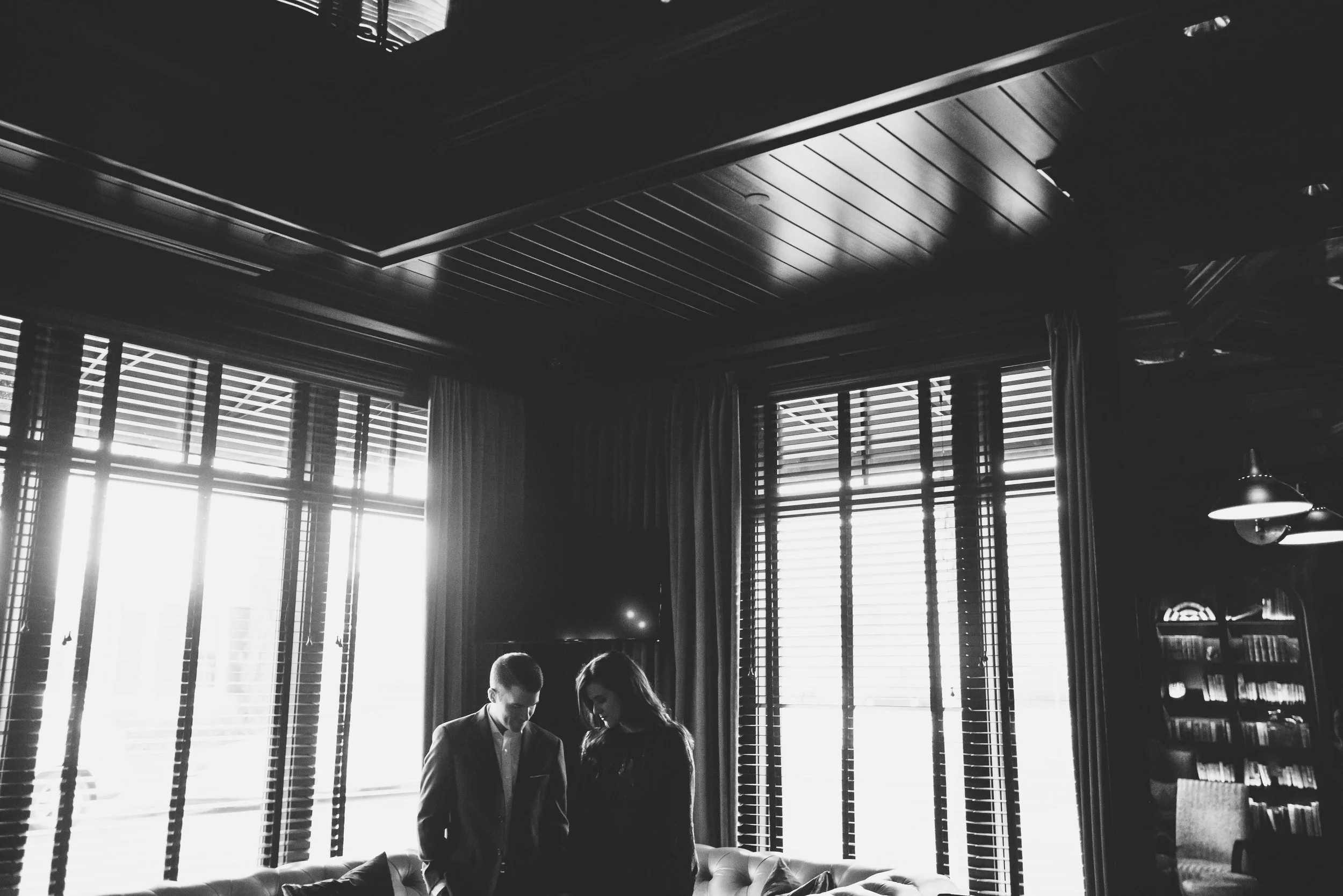 Historic-Downtown-Charleston-sc-couples-anniversary-portrait-photographer-4.jpg