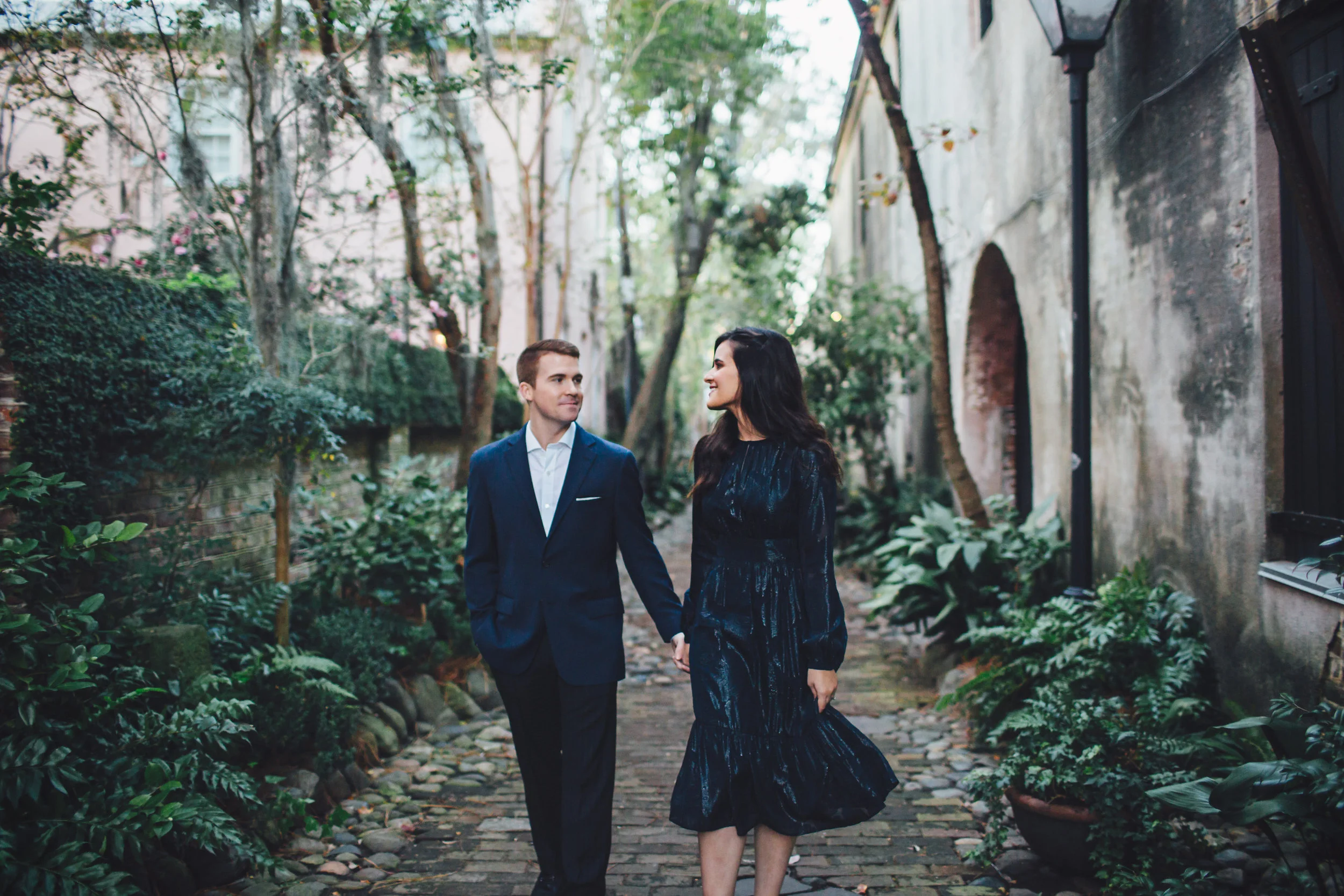 Historic-Downtown-Charleston-sc-couples-anniversary-portrait-photographer-34.jpg