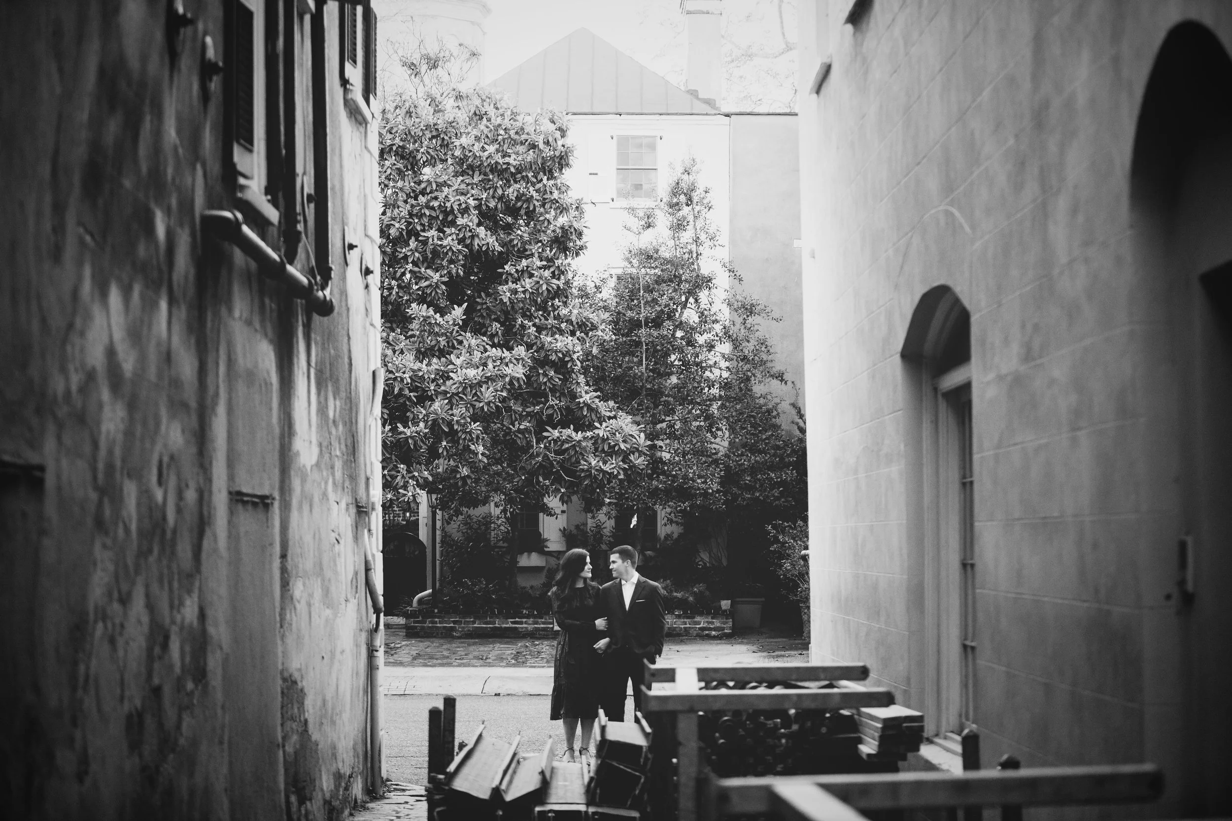 Historic-Downtown-Charleston-sc-couples-anniversary-portrait-photographer-25.jpg
