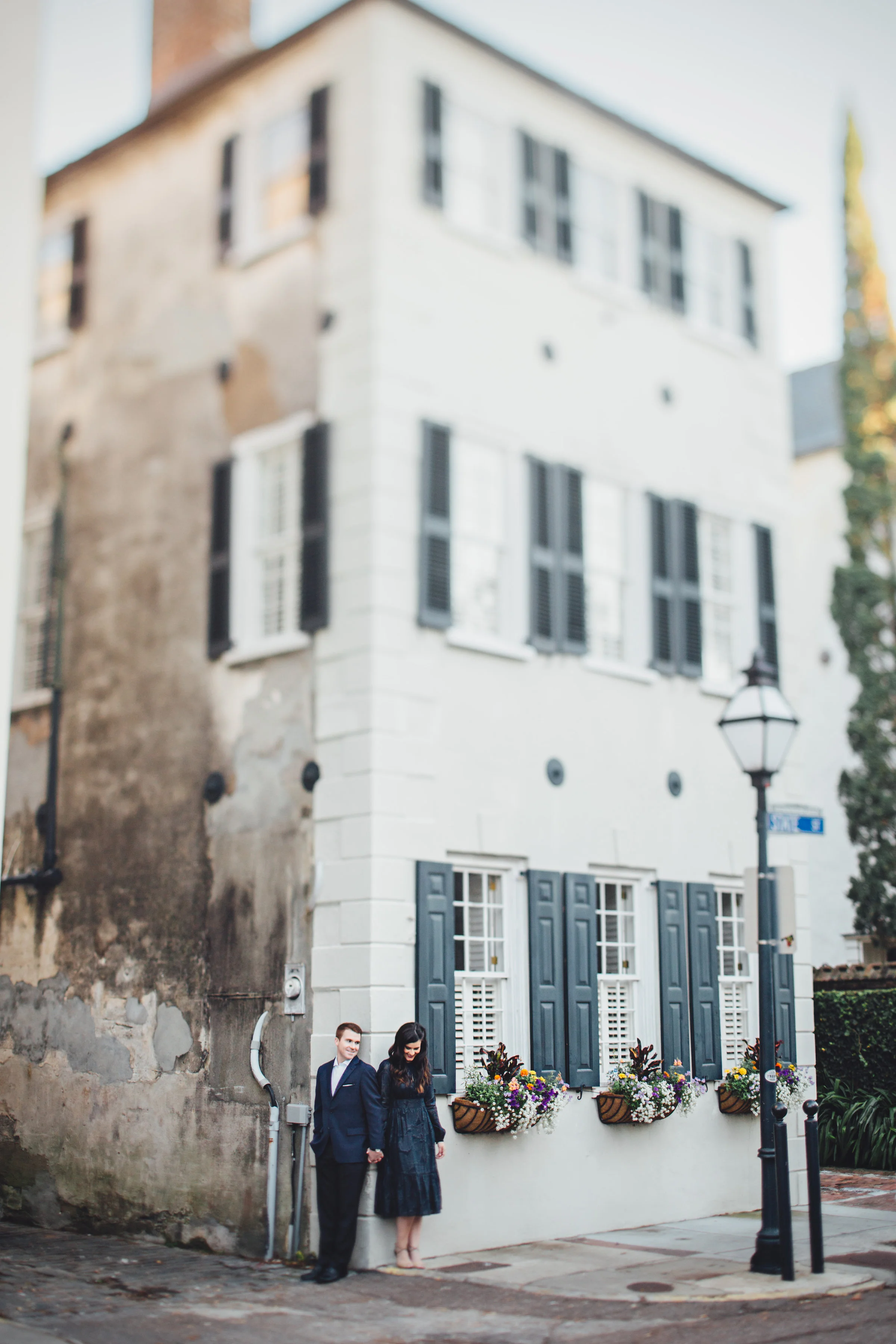Historic-Downtown-Charleston-sc-couples-anniversary-portrait-photographer-30.jpg