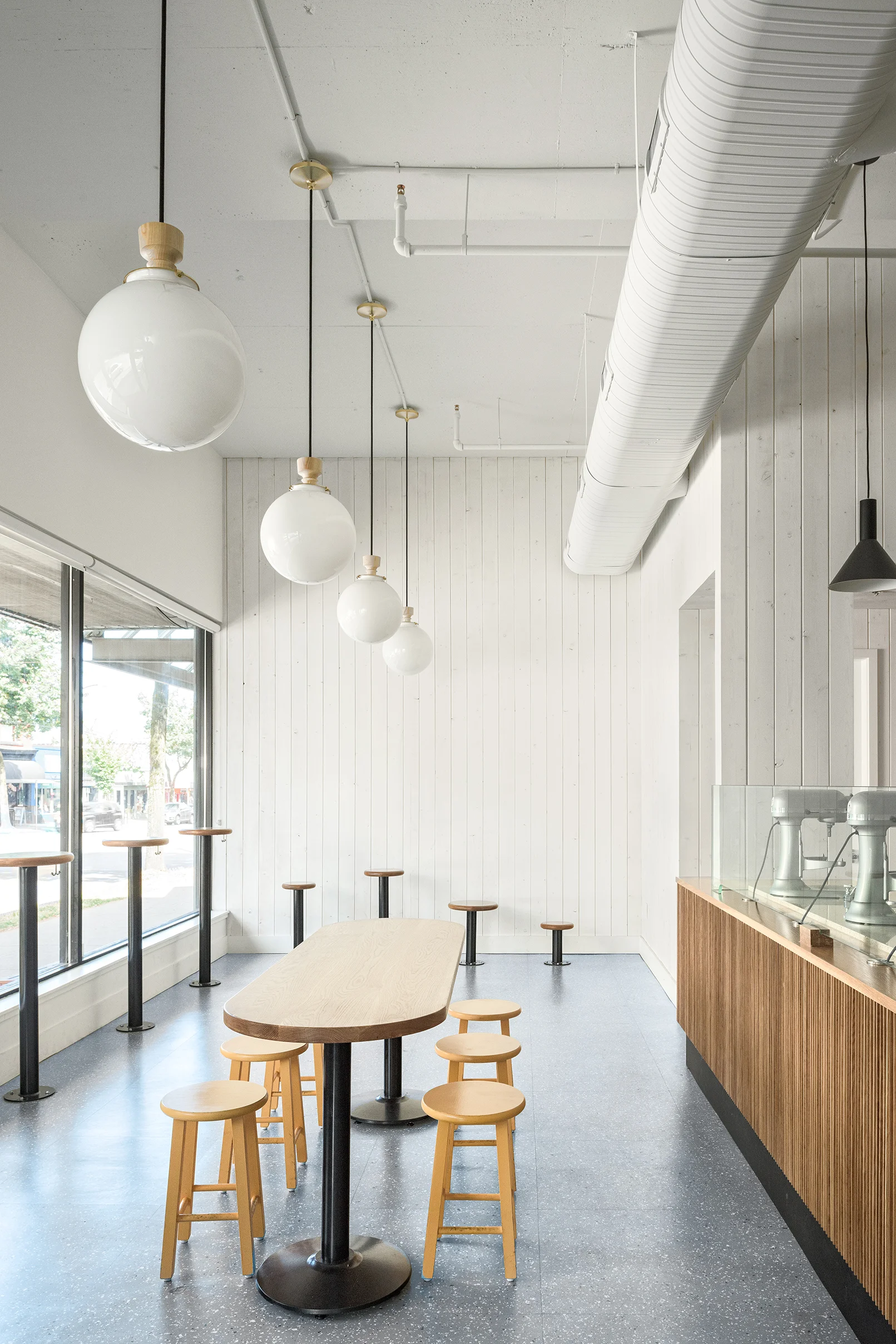 buckets_interior_3a.jpg