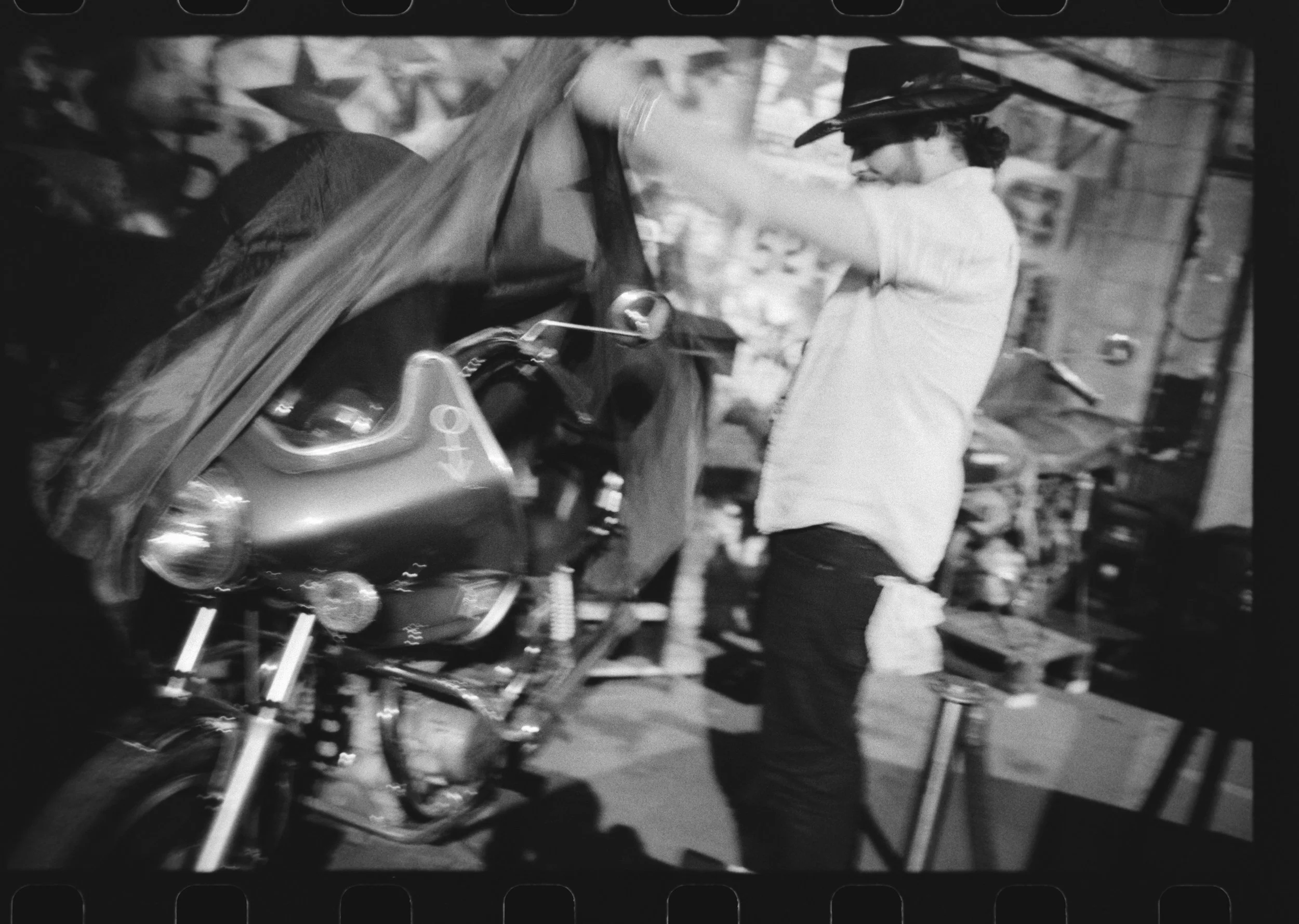 20230912_film_143_LeicaM6_Voigtlander_35mm_75mm_hp5_1600_IMG_0640.JPG