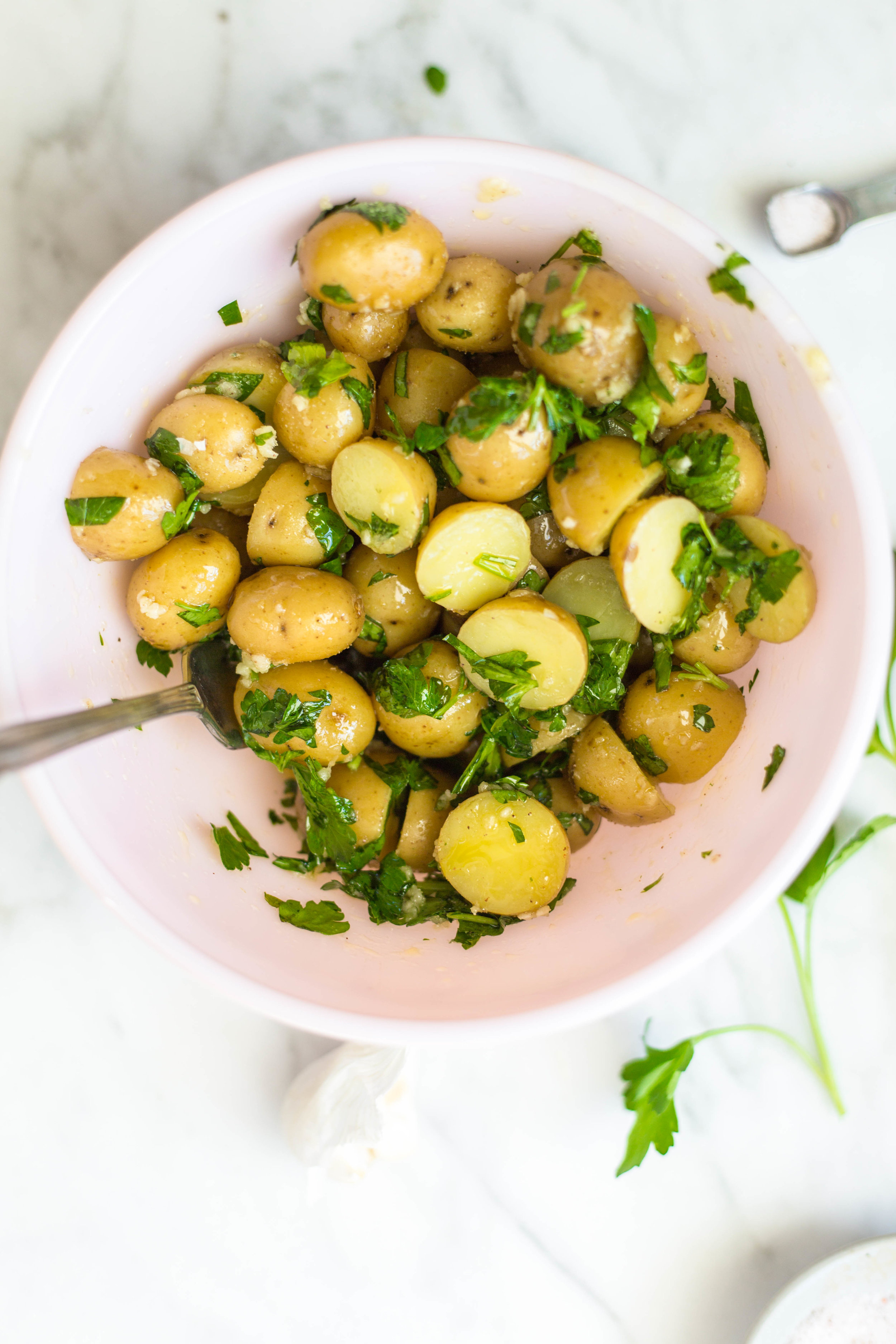 Garlic & Parsley PeeWee Potatoes Recipe | #puremamas | #vegan
