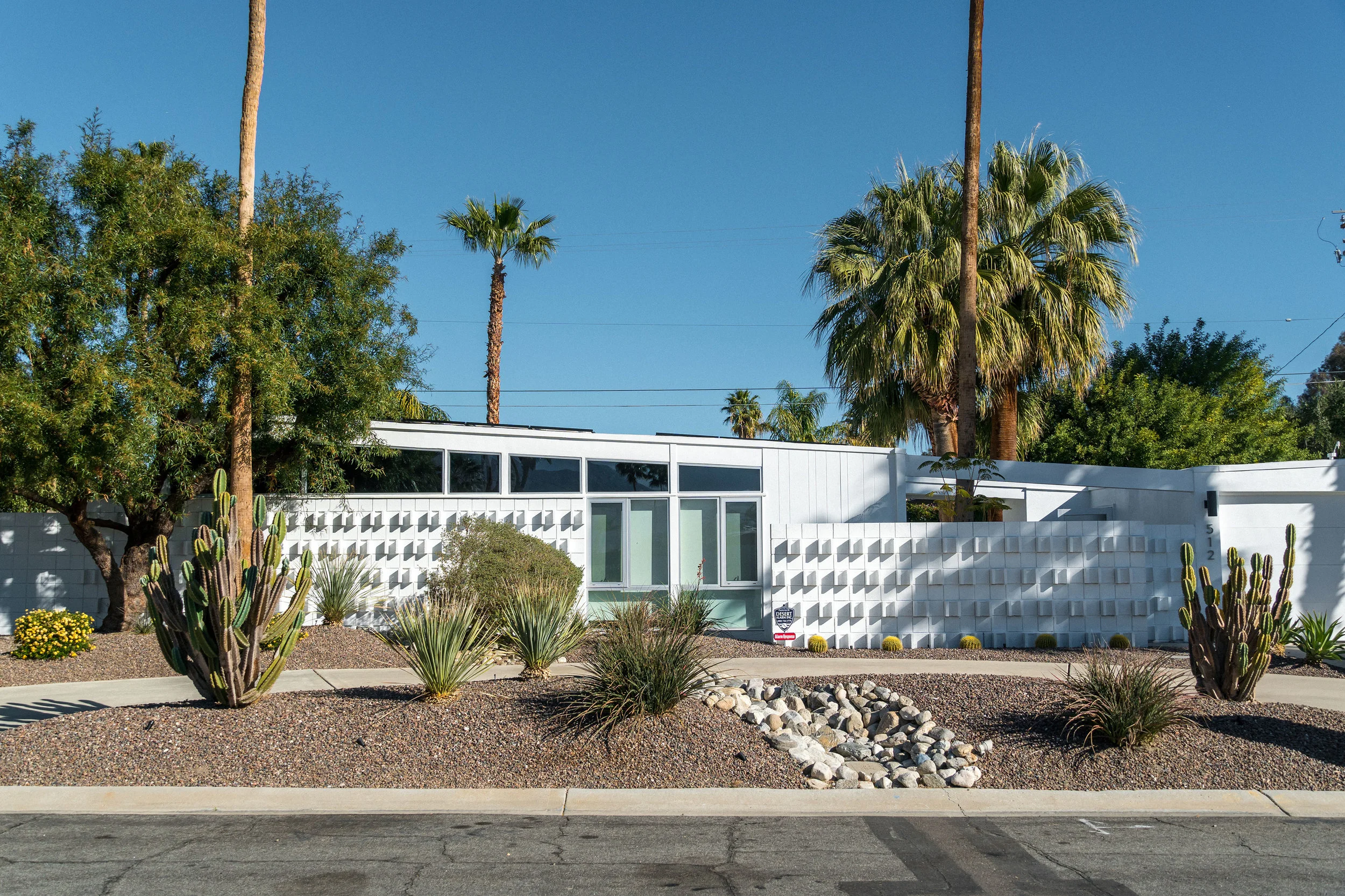 Palm-Springs_Desert-Architecture-18.jpg