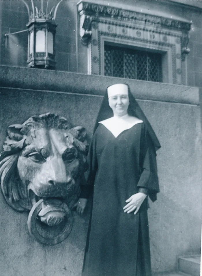 I don't know who this is, but she looks important. Or maybe that's just because of the Lion's head.
