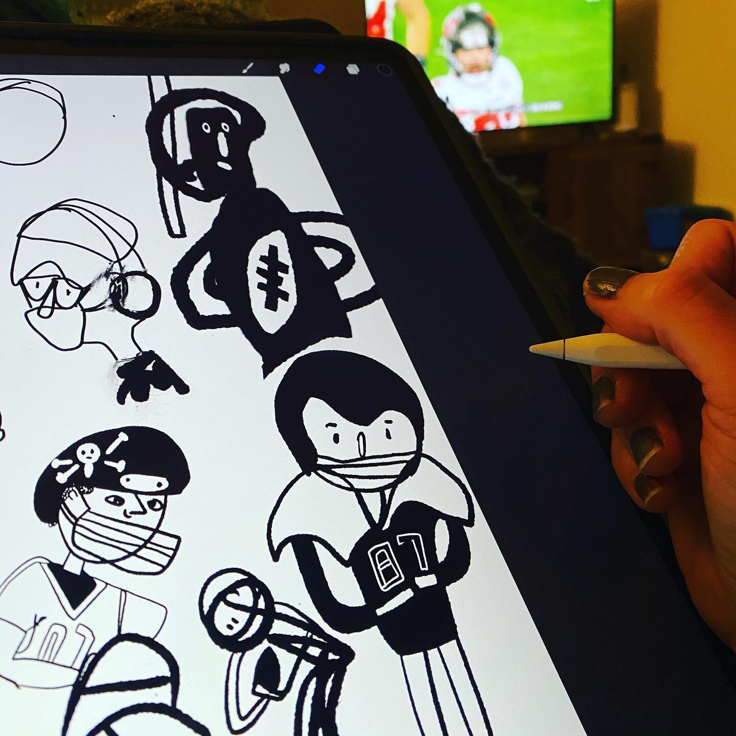 drawing makes the #superbowl2021 even more fun #touchdown #livedrawing #blackandwhitedrawing #ipaddrawings #applepencil #bardotbrush #multitasking