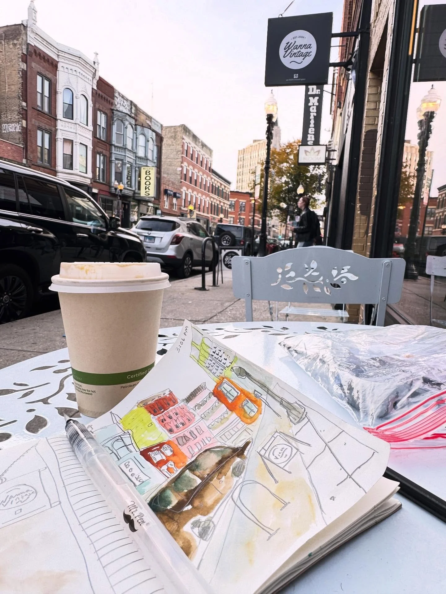 quick getaway + art day in chicago. back to reality tomorrow. so many fun inspiring stores here! #wickerparkchicago #sketchchicago #viviawatercolorsheets #mujinotebook #blackwingpencil