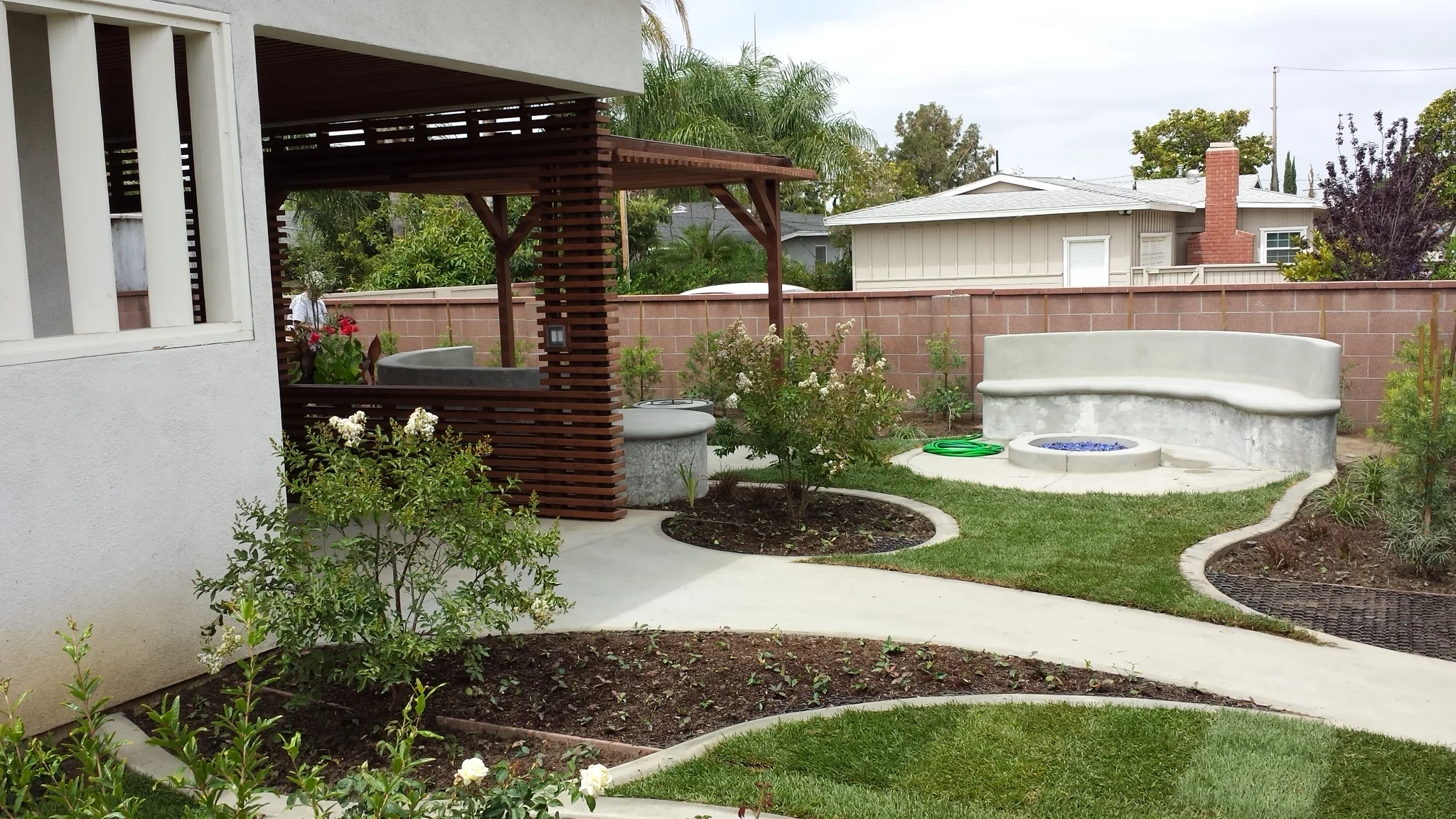 EZ Roll with the landscape inserted into the spaces between the pavers