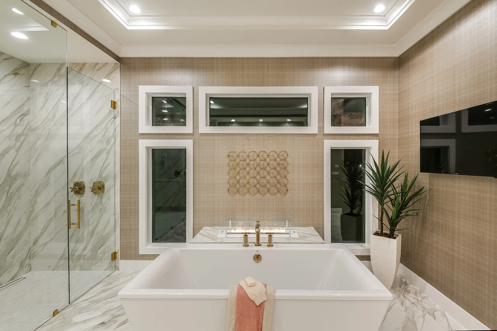 FLA-3-in-white-in-Florida-Project-by-LWHomes-Architect-Jae-Cho2.jpg