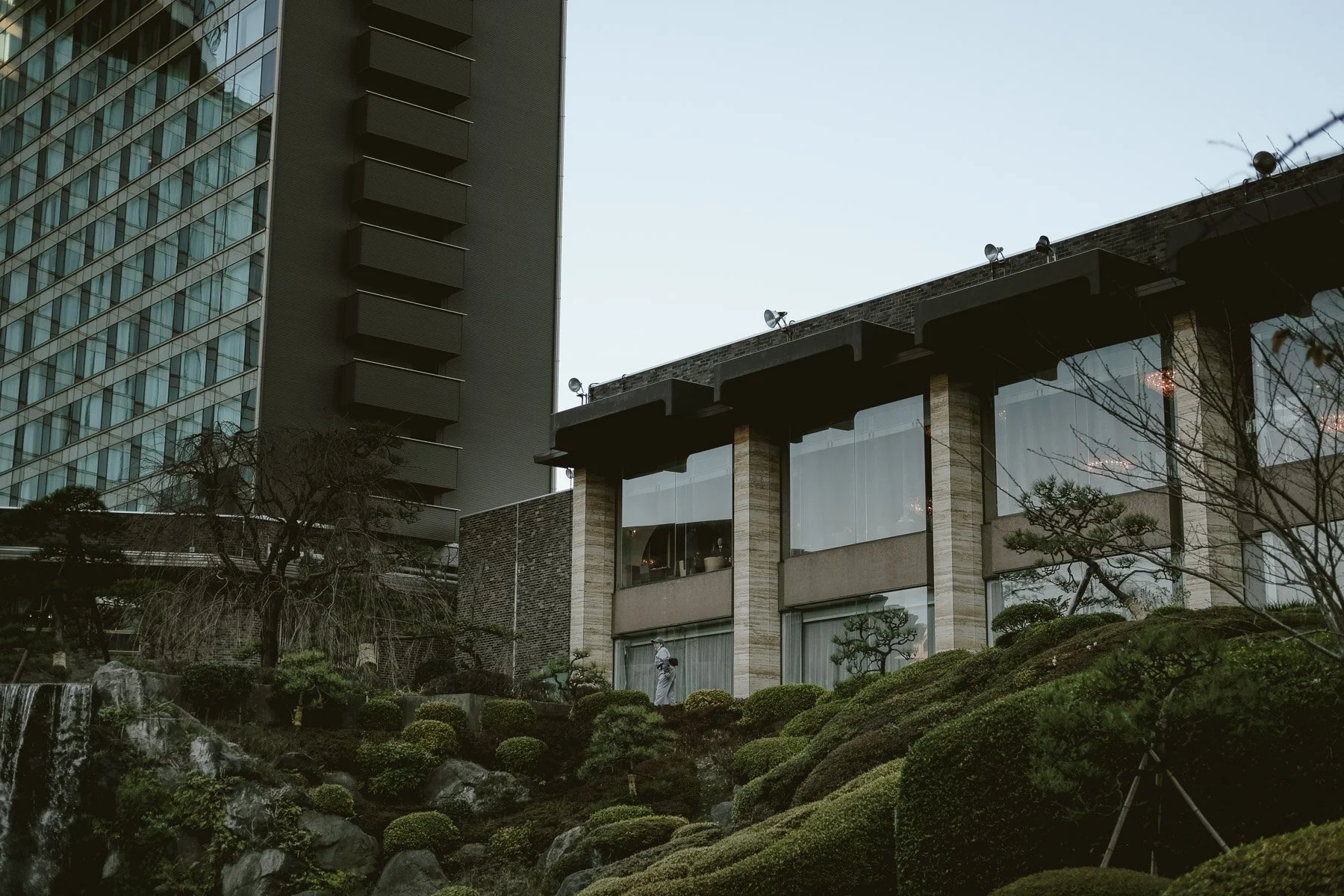 laROQUE-tokyo-001.jpg (Copy)