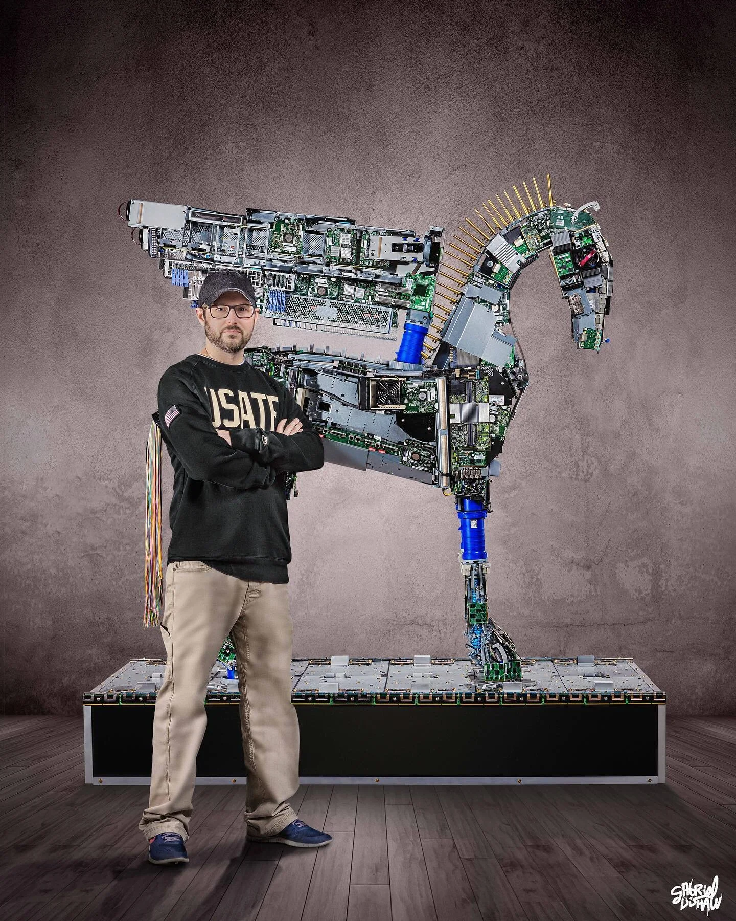 Upcycled Pegasus - I created a few years back for Captial One using e-waste. 

Photo credit: @oscarhofmannphoto 

#upcycledart #gabrieldishaw #art