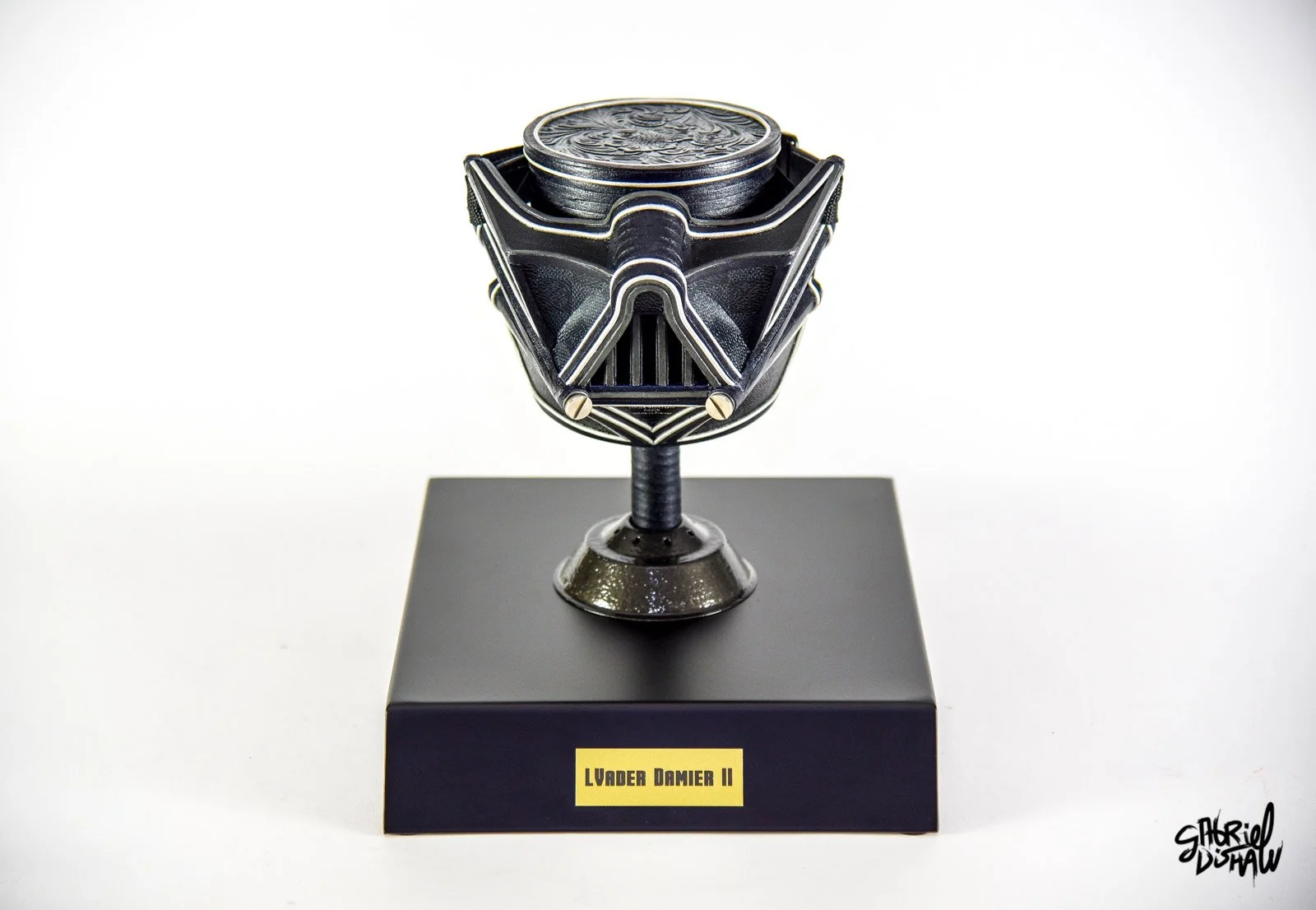 Gabriel-Dishaw-Dishaw-lvader-damier-two-darth-vader-upcycled-luxury-mask-series-star-wars-04.jpg