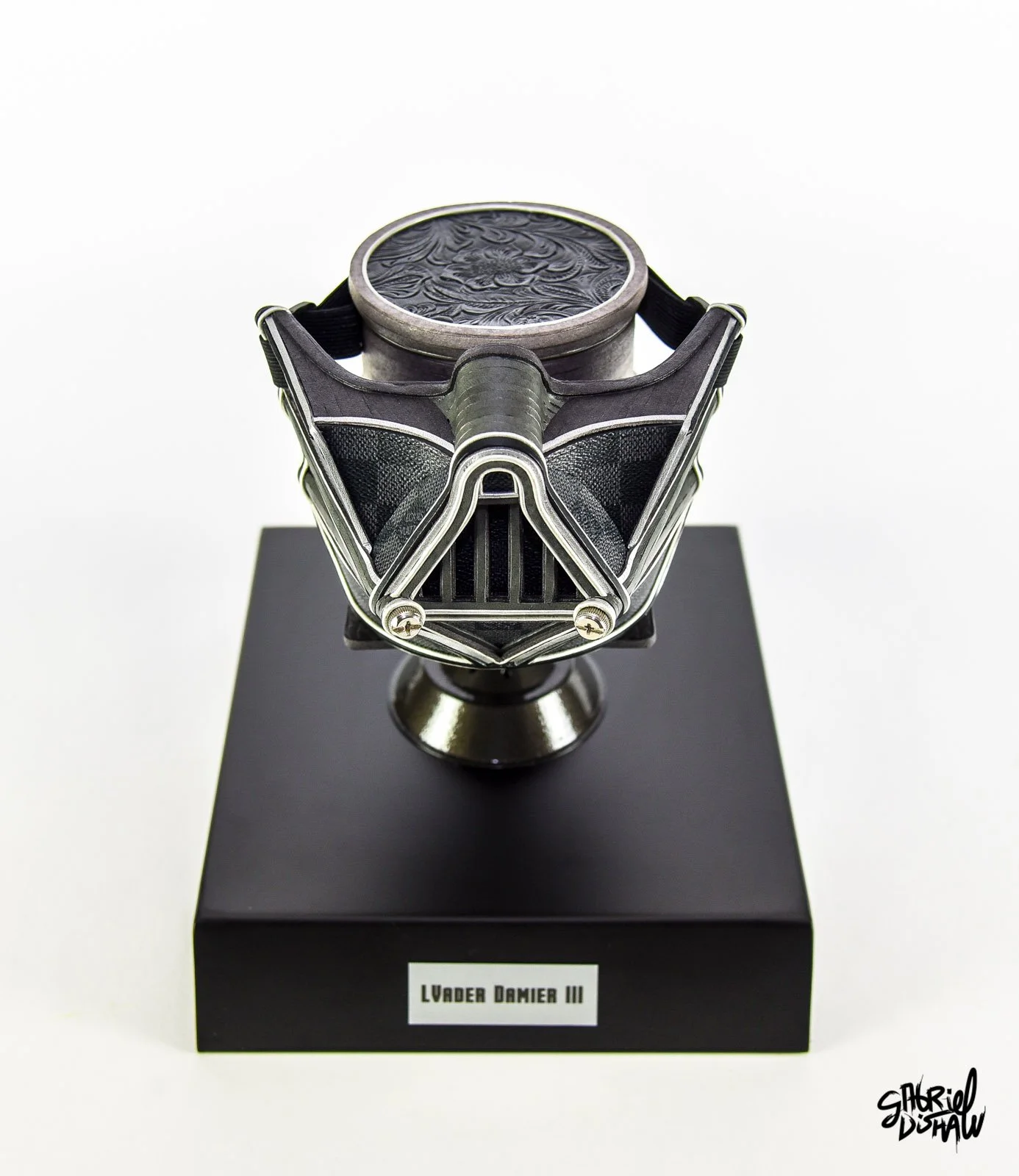 Gabriel-Dishaw-Dishaw-lvader-damier-three-darth-vader-upcycled-luxury-mask-series-star-wars-09.jpg