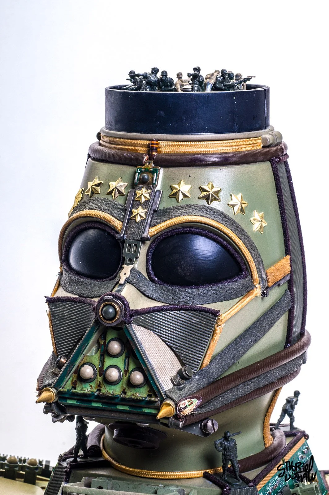 Gabriel-Dishaw-tank-vader-die-rebels-upcycled-darth-vader-star-wars-dark-side-01.jpg