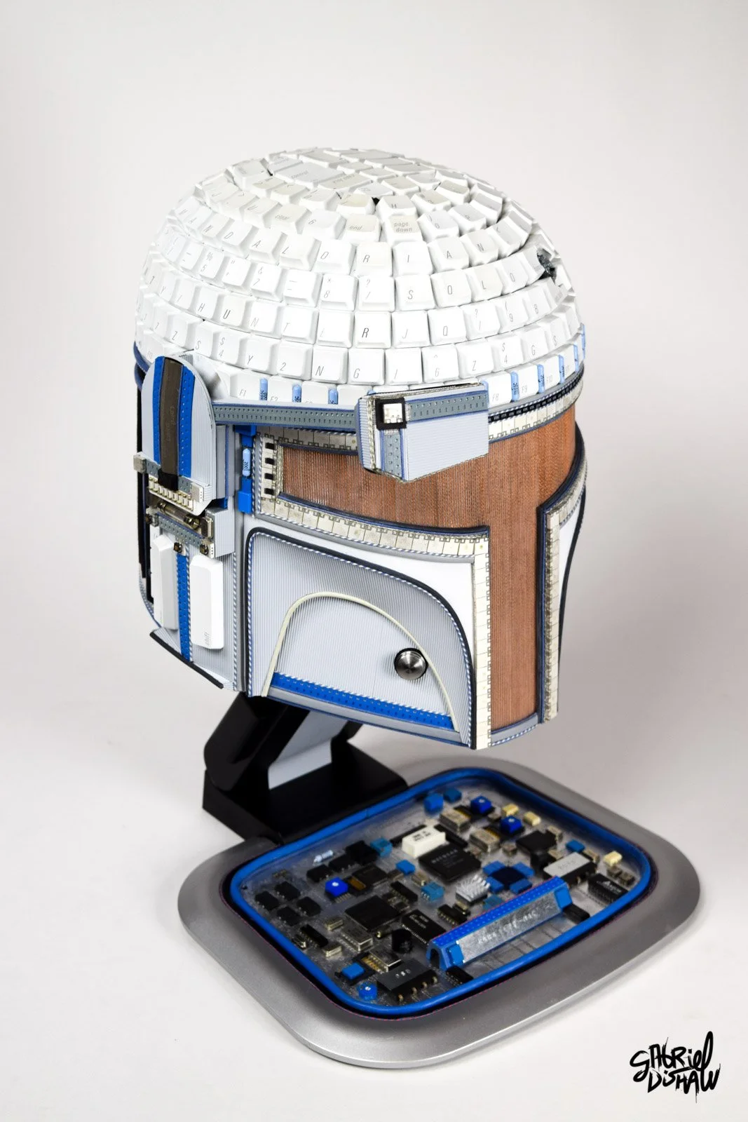 Gabriel-Dishaw-boba-fett-mac-boba-fett-upcycled-mandalorian-star-wars-art-luxury-ewaste-helmet-01.jpg