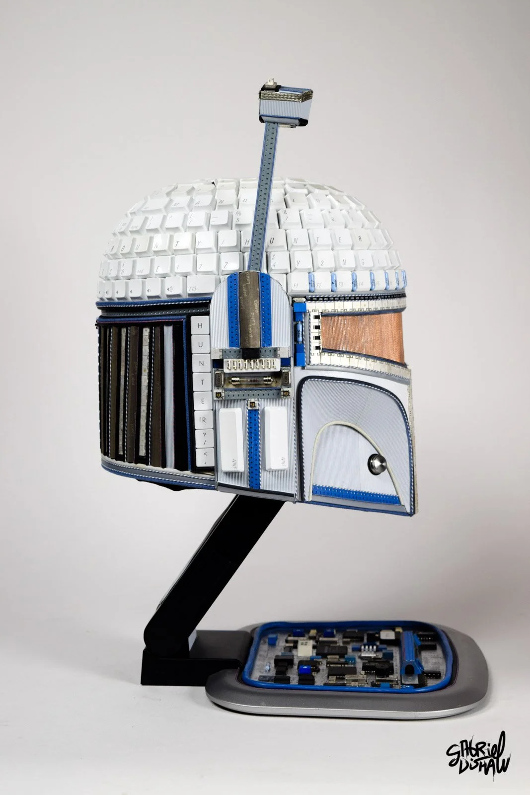 Gabriel-Dishaw-boba-fett-mac-boba-fett-upcycled-mandalorian-star-wars-art-luxury-ewaste-helmet-07.jpg