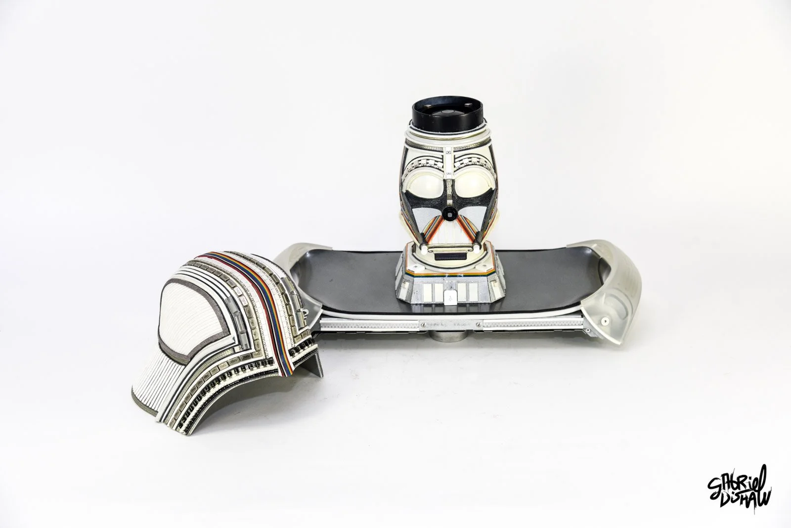 Gabriel-Dishaw-apple-vader-darth-vader-star-wars--macintosh-art-ewaste-upcycled-helmet-apple-computer-art-03.jpg