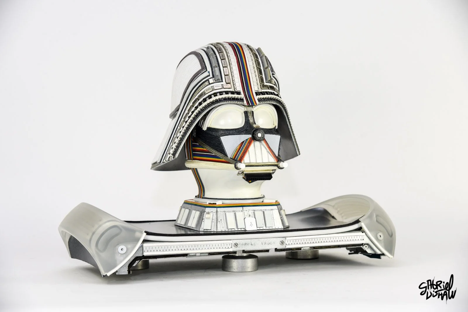 Gabriel-Dishaw-apple-vader-darth-vader-star-wars--macintosh-art-ewaste-upcycled-helmet-apple-computer-art-04.jpg