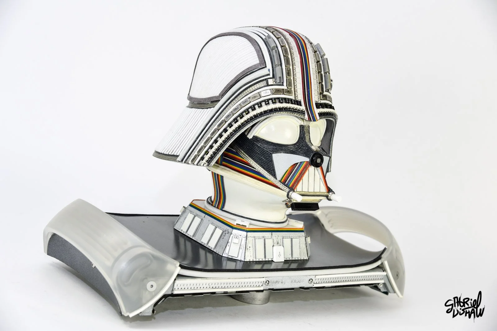 Gabriel-Dishaw-apple-vader-darth-vader-star-wars--macintosh-art-ewaste-upcycled-helmet-apple-computer-art-07.jpg