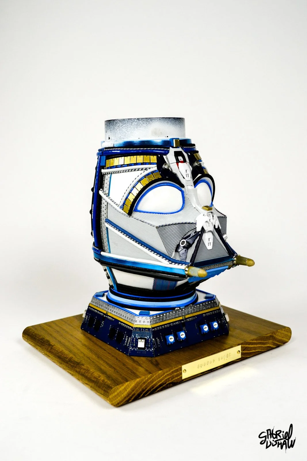 Gabriel-Dishaw-gundam-vader-darth-vader-star-wars-art-ewaste-upcycled-helmet-art-01.jpg