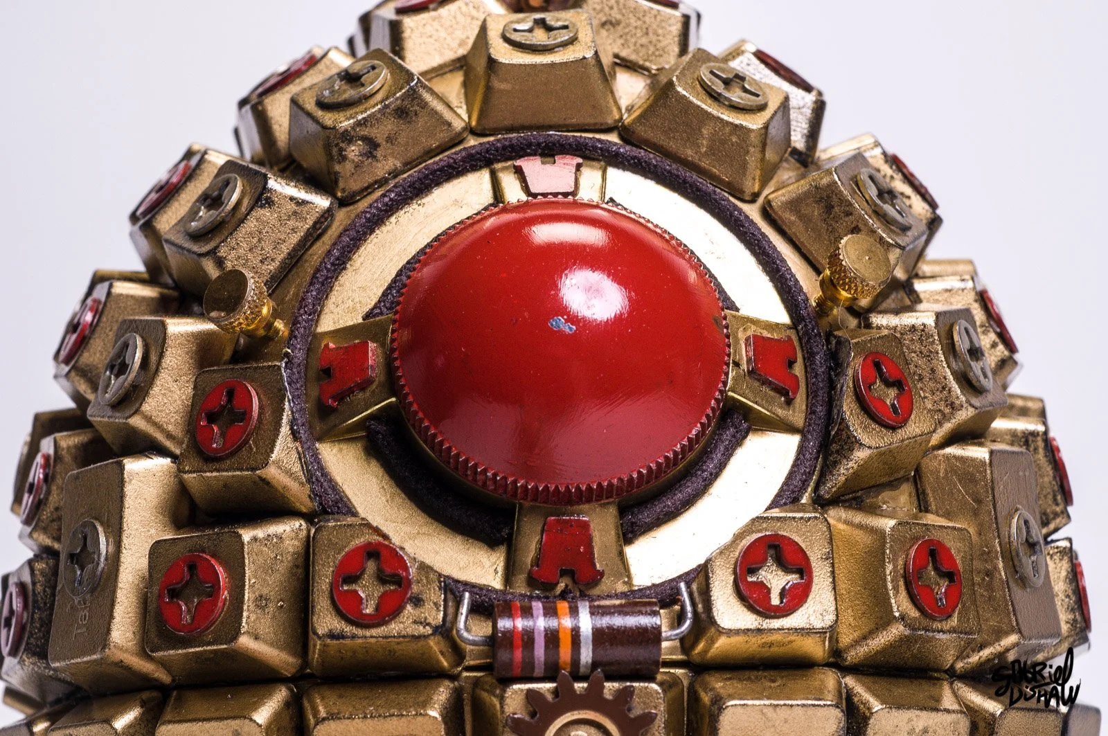 Gabriel-Dishaw-C3LV-c3po-mashup-droids-star-wars-art-ewaste-upcycled-helmet-art-02.jpg