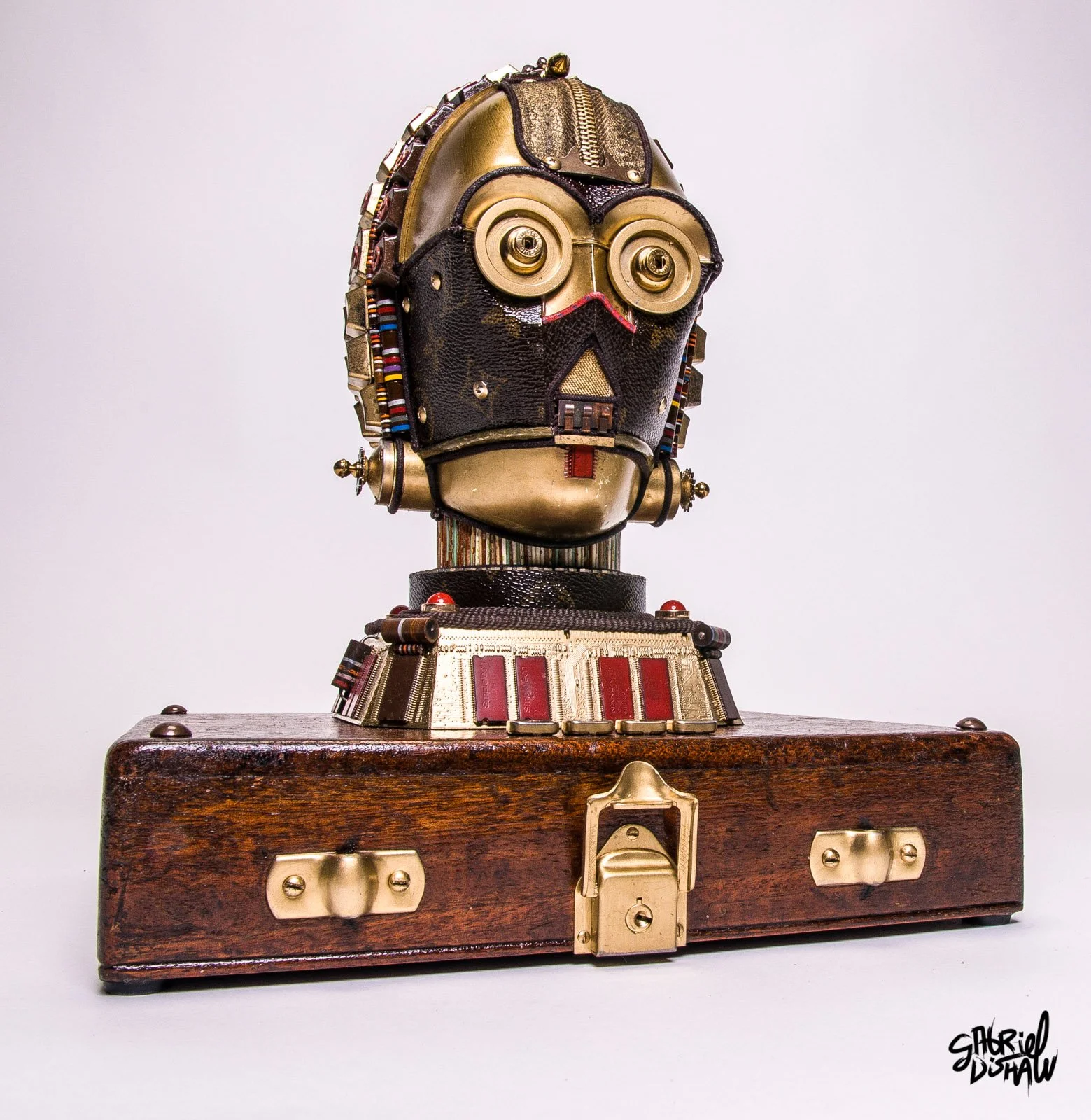 Gabriel-Dishaw-C3LV-c3po-mashup-droids-star-wars-art-ewaste-upcycled-helmet-art-05.jpg