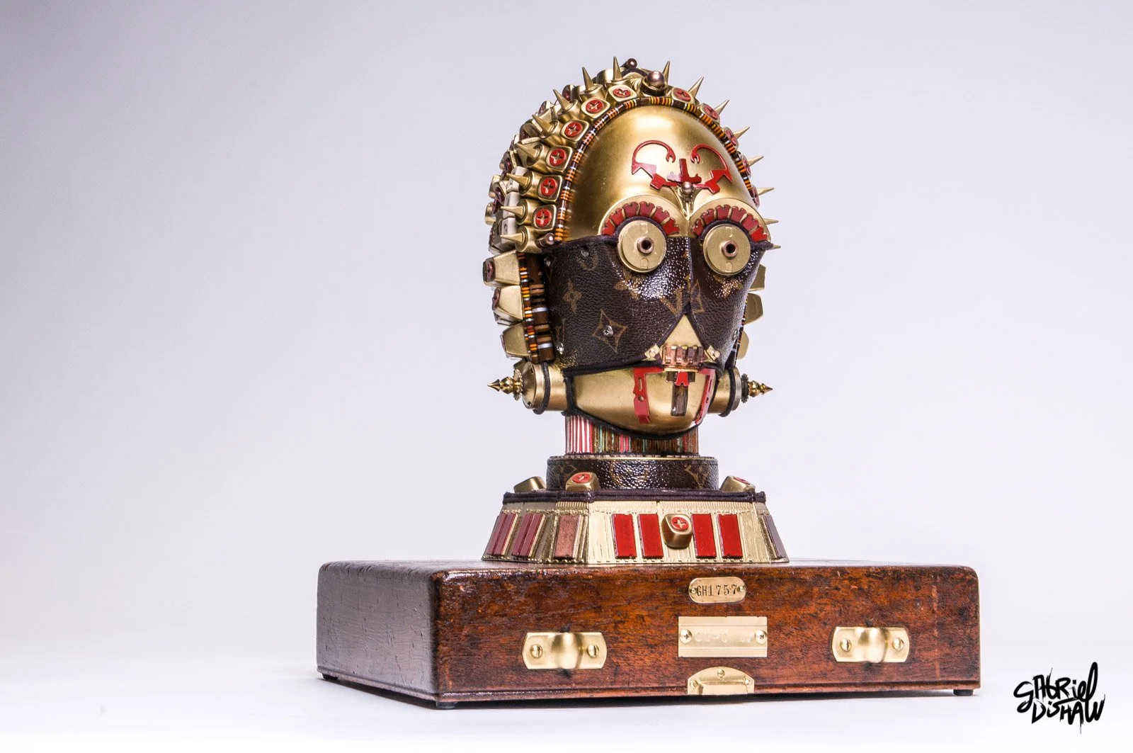 Gabriel-Dishaw-C3PO-lv-c3po-mashup-droids-star-wars-luxury-art-ewaste-upcycled-helmet-art-05.jpg