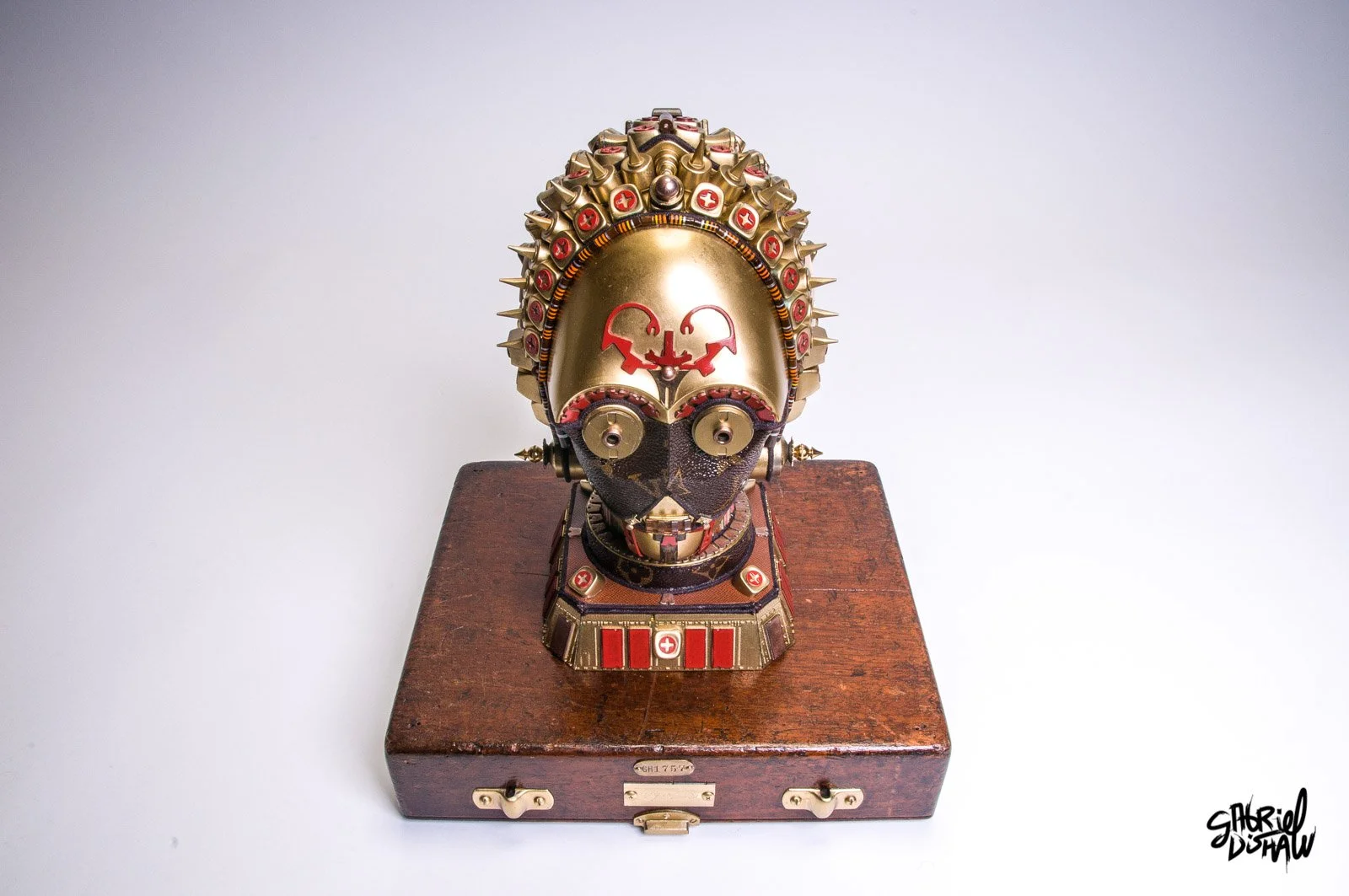 Gabriel-Dishaw-C3PO-lv-c3po-mashup-droids-star-wars-luxury-art-ewaste-upcycled-helmet-art-09.jpg