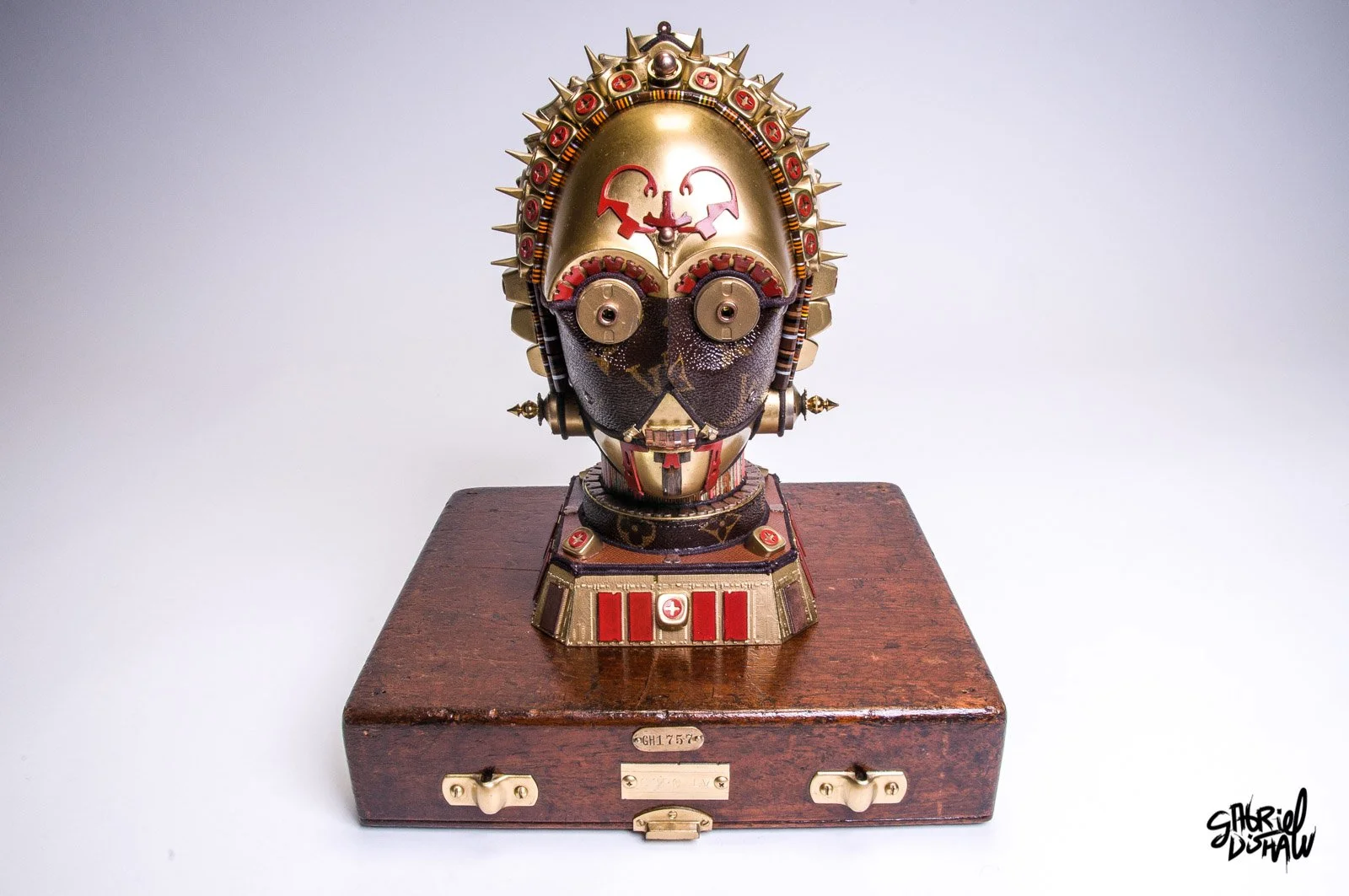 Gabriel-Dishaw-C3PO-lv-c3po-mashup-droids-star-wars-luxury-art-ewaste-upcycled-helmet-art-10.jpg