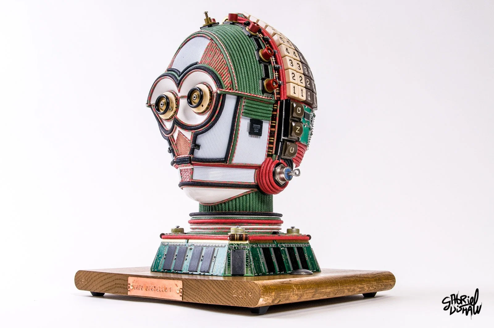 Gabriel-Dishaw-c3po-upcycled-one-mashup-droids-star-wars-luxury-art-ewaste-upcycled-sculpture-art-02.jpg