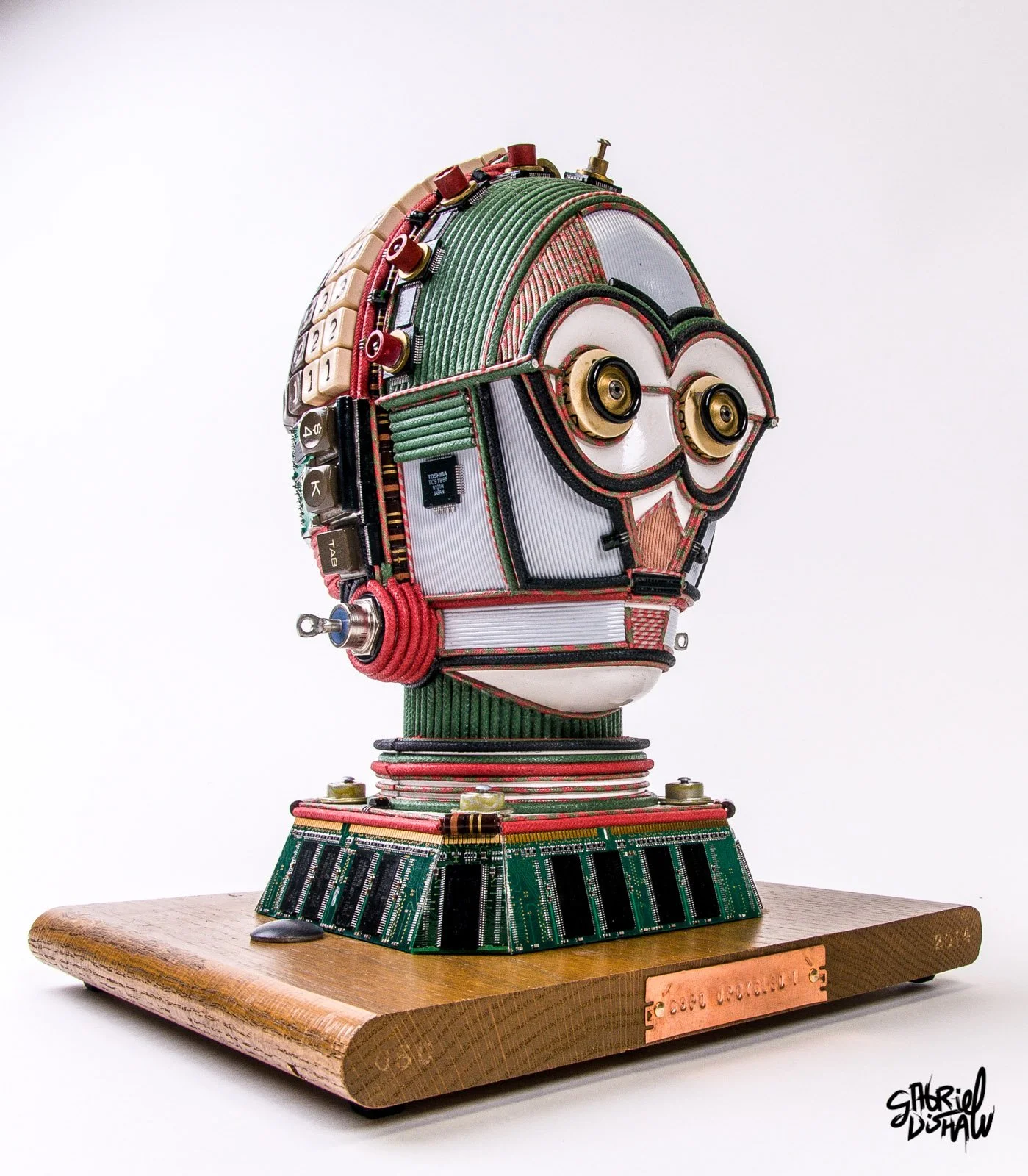 Gabriel-Dishaw-c3po-upcycled-one-mashup-droids-star-wars-luxury-art-ewaste-upcycled-sculpture-art-03.jpg