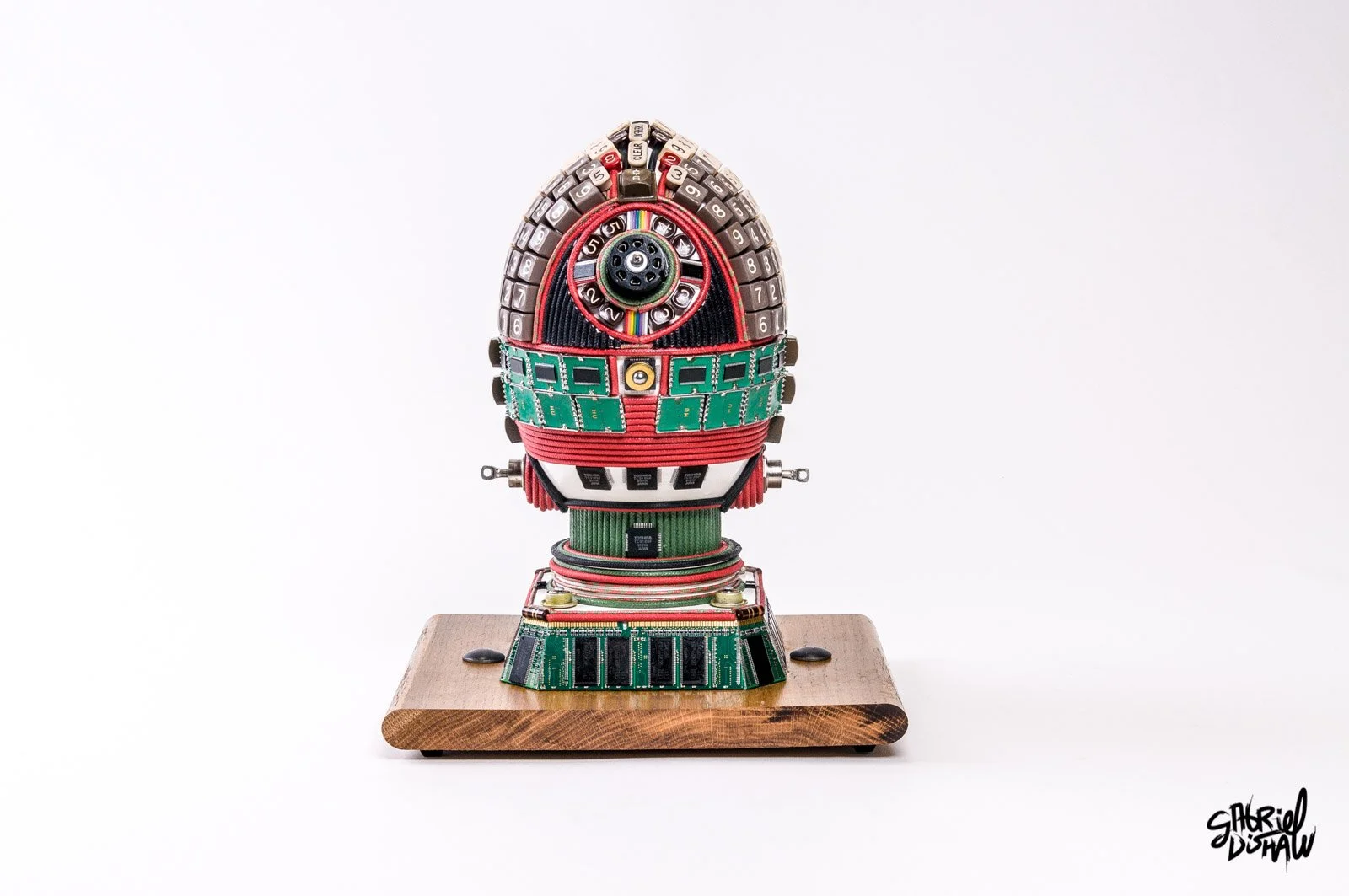 Gabriel-Dishaw-c3po-upcycled-one-mashup-droids-star-wars-luxury-art-ewaste-upcycled-sculpture-art-05.jpg