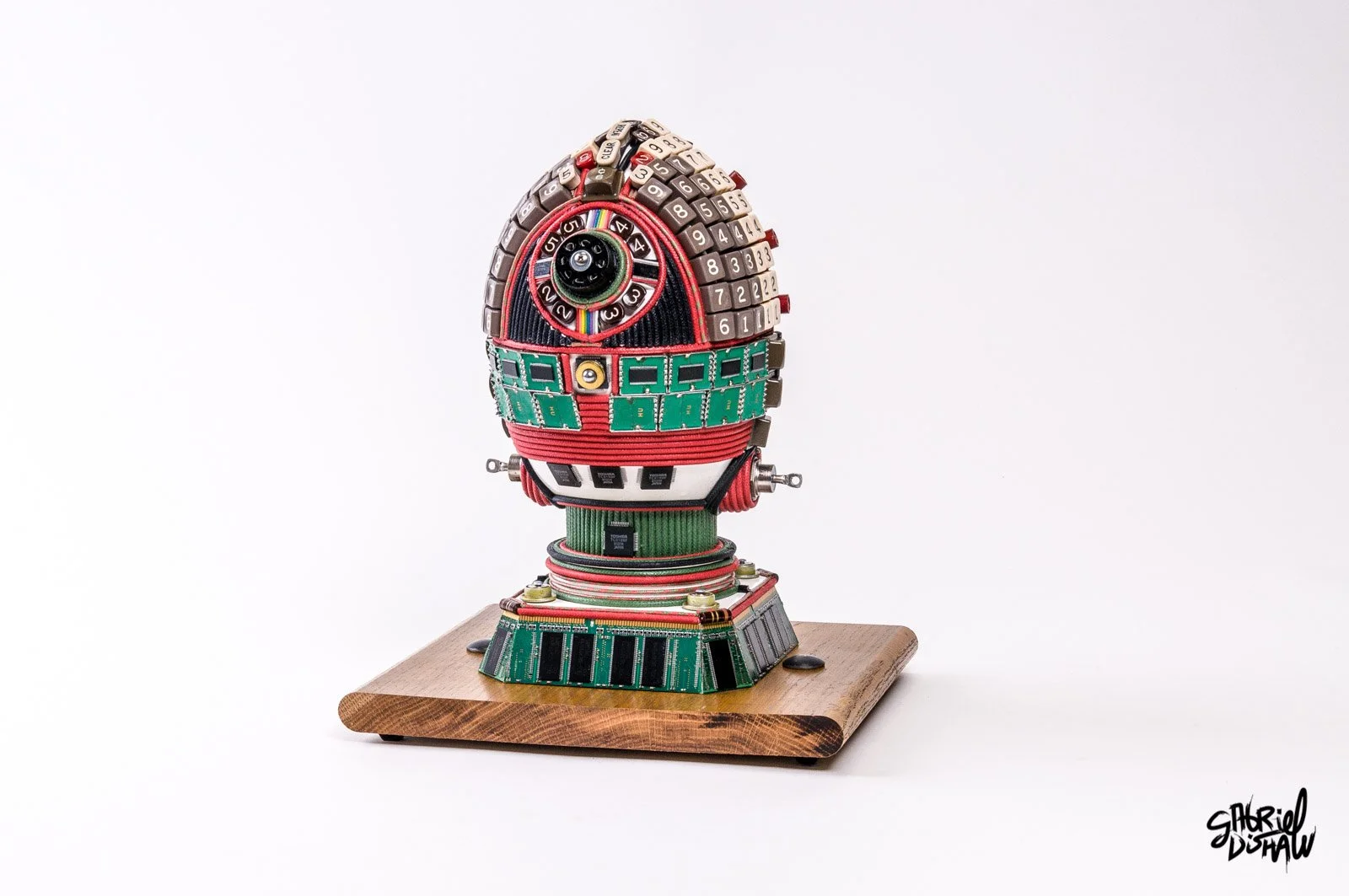 Gabriel-Dishaw-c3po-upcycled-one-mashup-droids-star-wars-luxury-art-ewaste-upcycled-sculpture-art-06.jpg