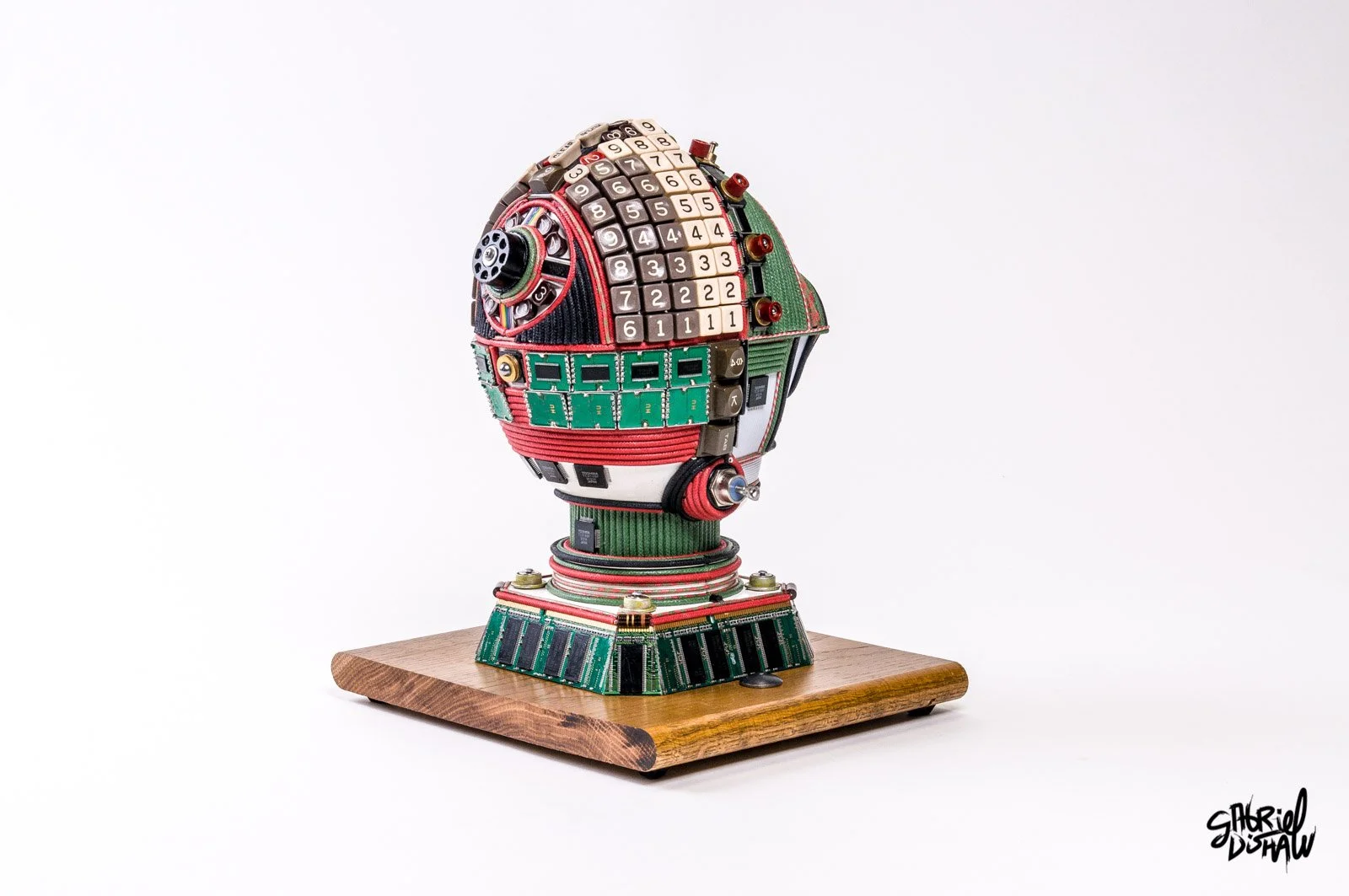 Gabriel-Dishaw-c3po-upcycled-one-mashup-droids-star-wars-luxury-art-ewaste-upcycled-sculpture-art-07.jpg