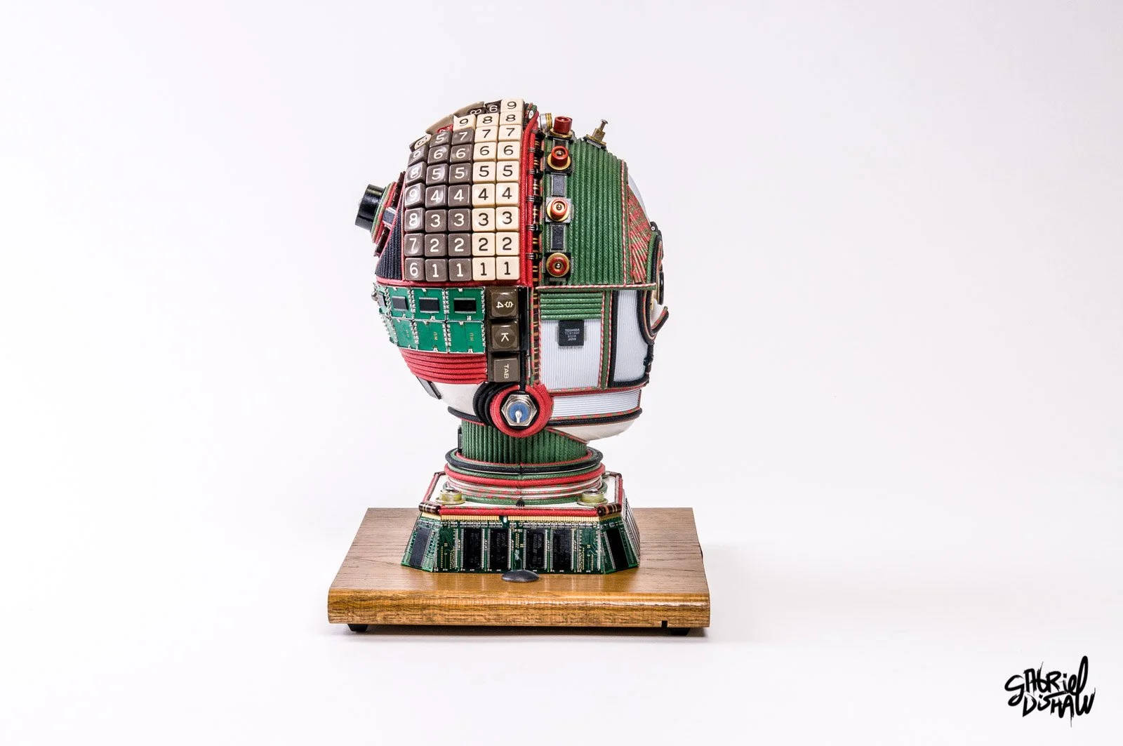 Gabriel-Dishaw-c3po-upcycled-one-mashup-droids-star-wars-luxury-art-ewaste-upcycled-sculpture-art-08.jpg