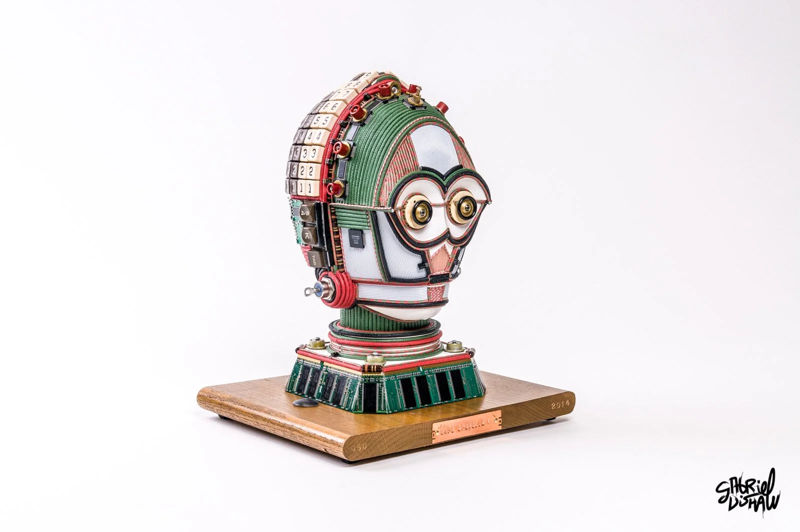 Gabriel-Dishaw-c3po-upcycled-one-mashup-droids-star-wars-luxury-art-ewaste-upcycled-sculpture-art-10.jpg