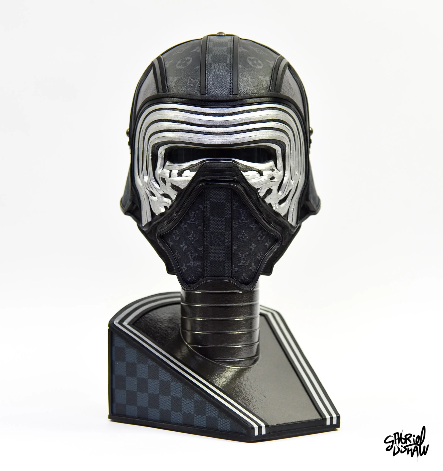 Gabriel-dishaw-luxe-ren--kylo-ren-dark-side-upcycled-cosplay-helmet-art-star-wars-29.jpg
