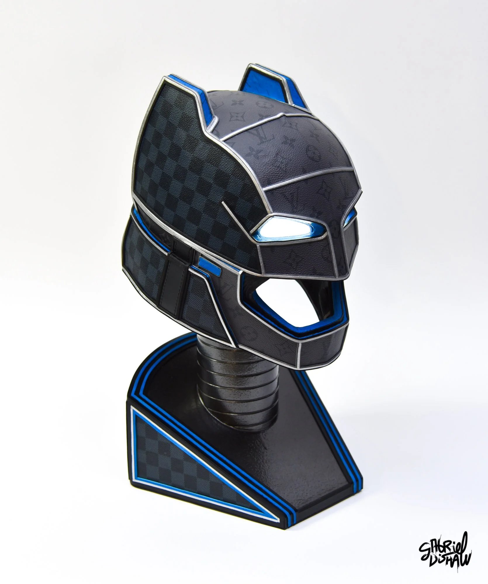 Gabriel-dishaw-gotham-luxe-batman-dark-knight-upcycled-cosplay-helmet-comic-art-dc-comics-14.jpg