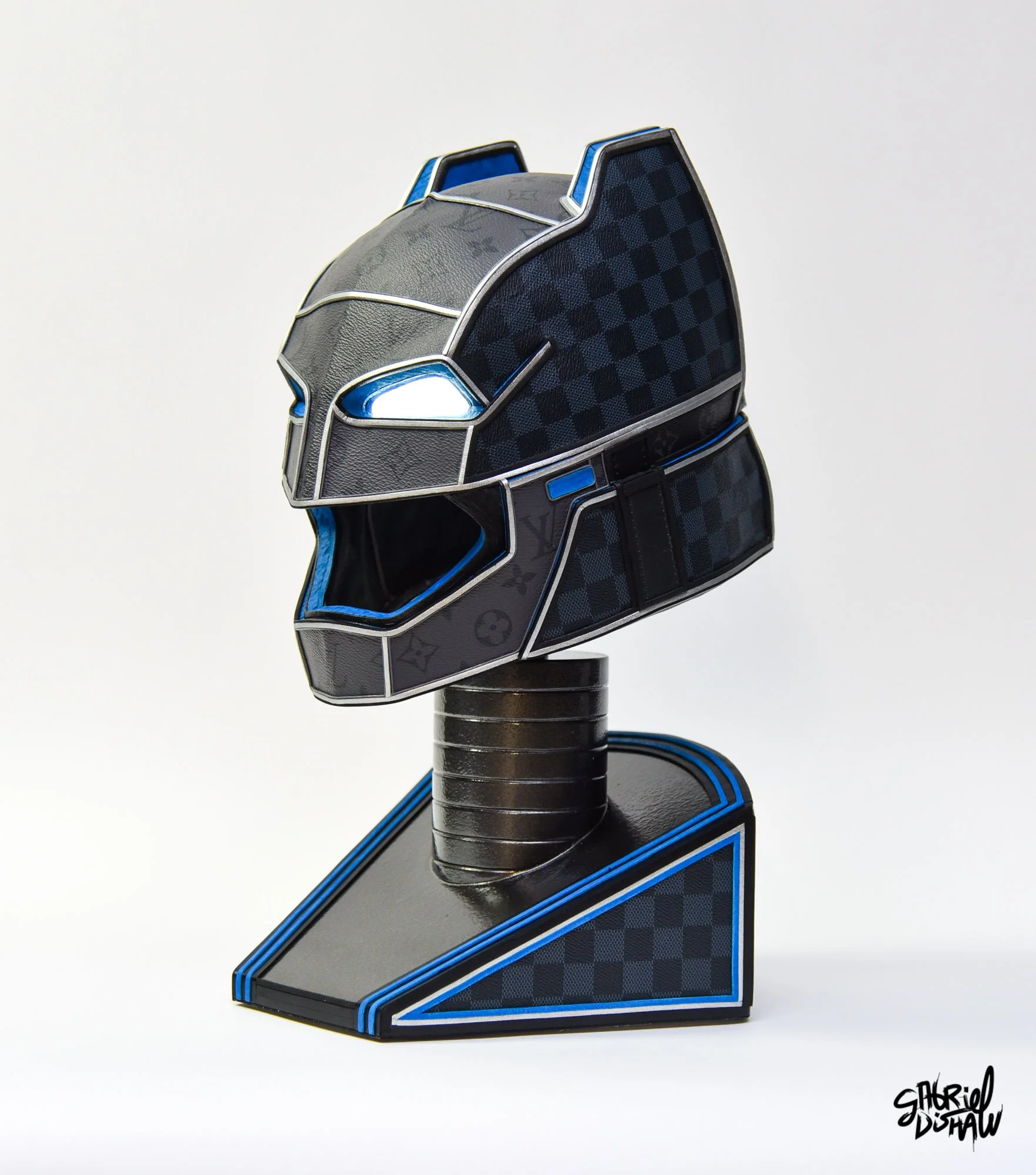Gabriel-dishaw-gotham-luxe-batman-dark-knight-upcycled-cosplay-helmet-comic-art-dc-comics-30.jpg