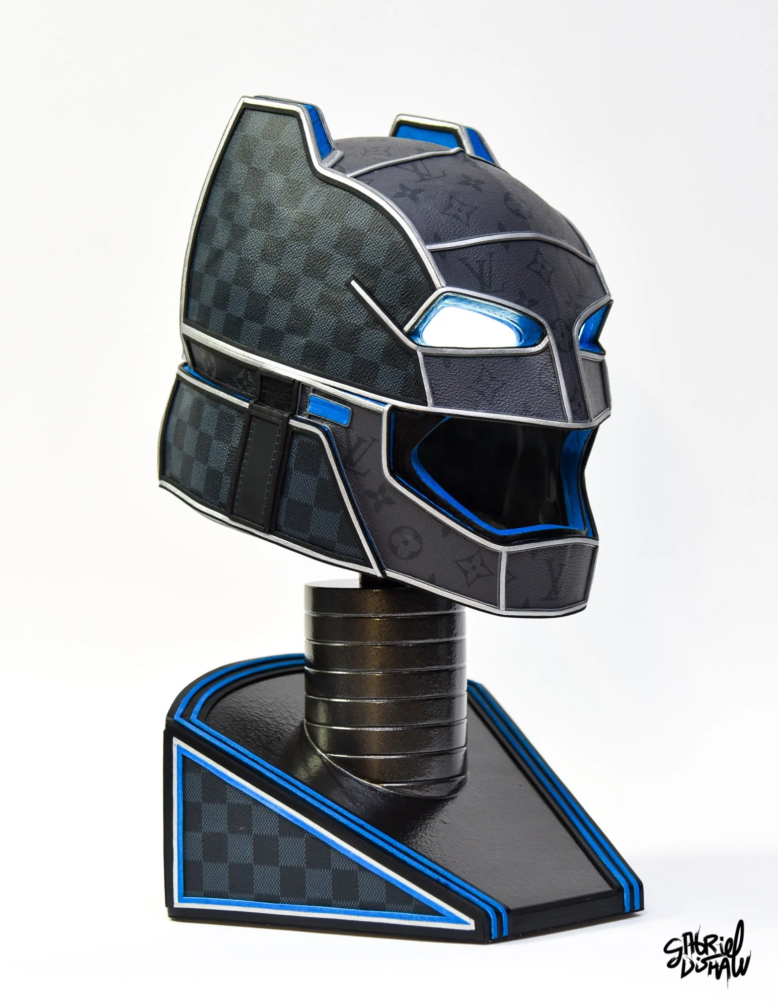 Gabriel-dishaw-gotham-luxe-batman-dark-knight-upcycled-cosplay-helmet-comic-art-dc-comics-17.jpg