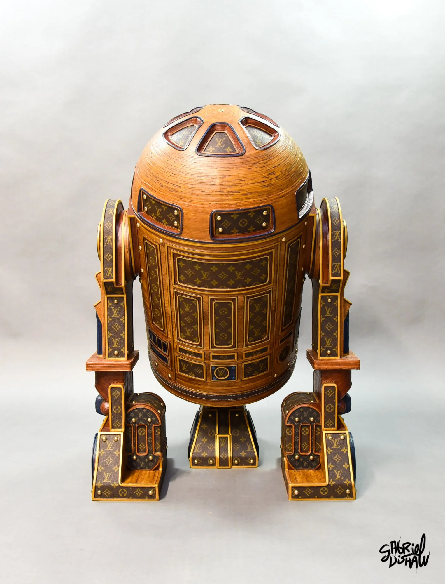 Gabriel-dishaw-r2-deluxe-r2d2-star-wars-luxury-art-droid-upcycled-02.jpg