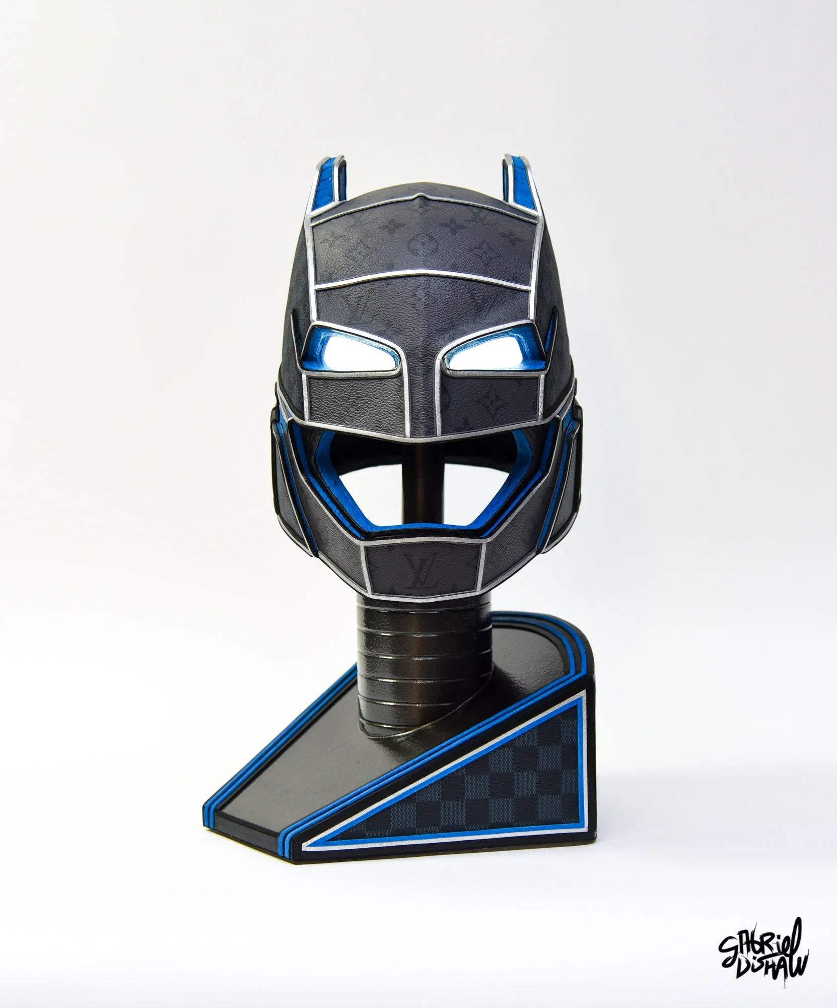 Gabriel-dishaw-gotham-luxe-batman-dark-knight-upcycled-cosplay-helmet-comic-art-dc-comics-6.jpg