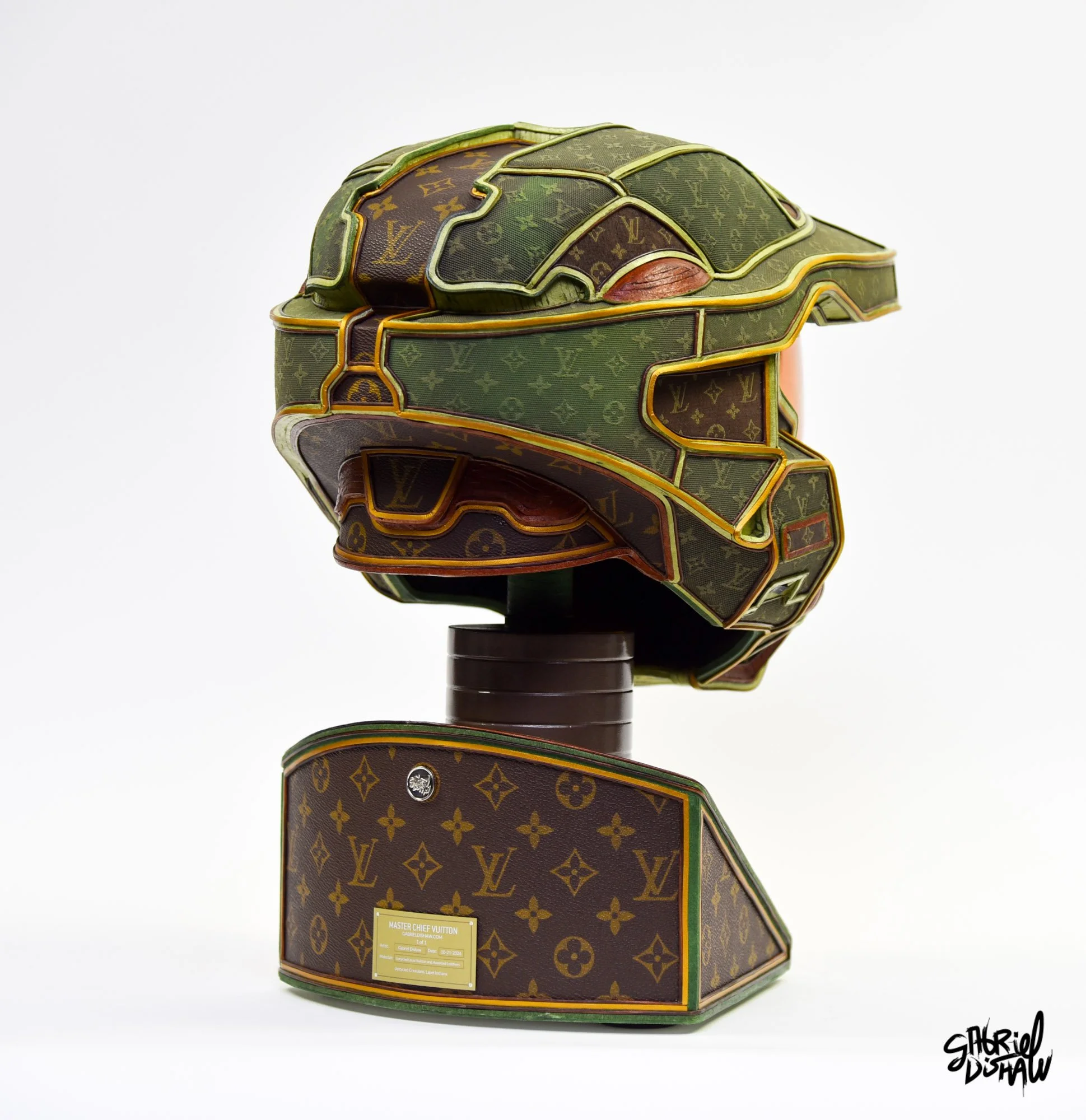 Gabriel-dishaw-master-chief-vuitton-luxe-halo-helmet-luxury-art-upcycled-cosplay-08.jpg