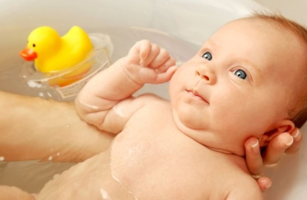 Baby-How-to-bathe-a-newborn..jpg