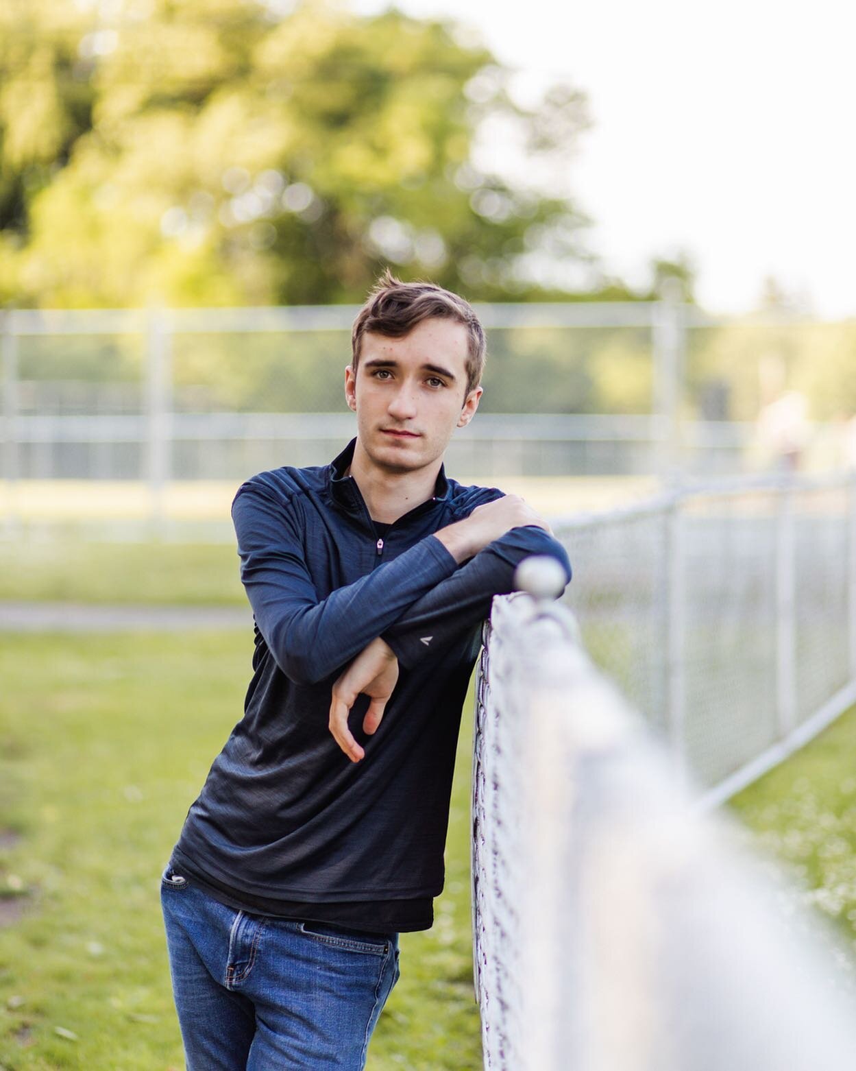 I don't normally do senior photos. But when I do it's my cousins son who makes me feel real old now.😂
&bull;
#senior #seniorsession #pittsburghportraitphotographer #pittsburghportraitphotography